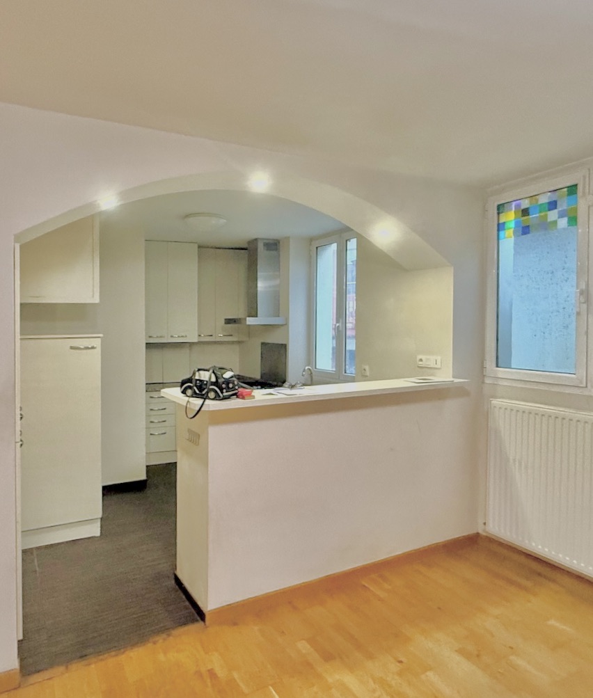 "Les Corsaires Basques" For Sale Saint-Jean-de-luz centre, walking distance to the beach, great central location, 3 bed / 2 bath apartment with balconies extending to circa 100 sq. m... Rare, excellent price / quality ratio... &pound; 570,000
