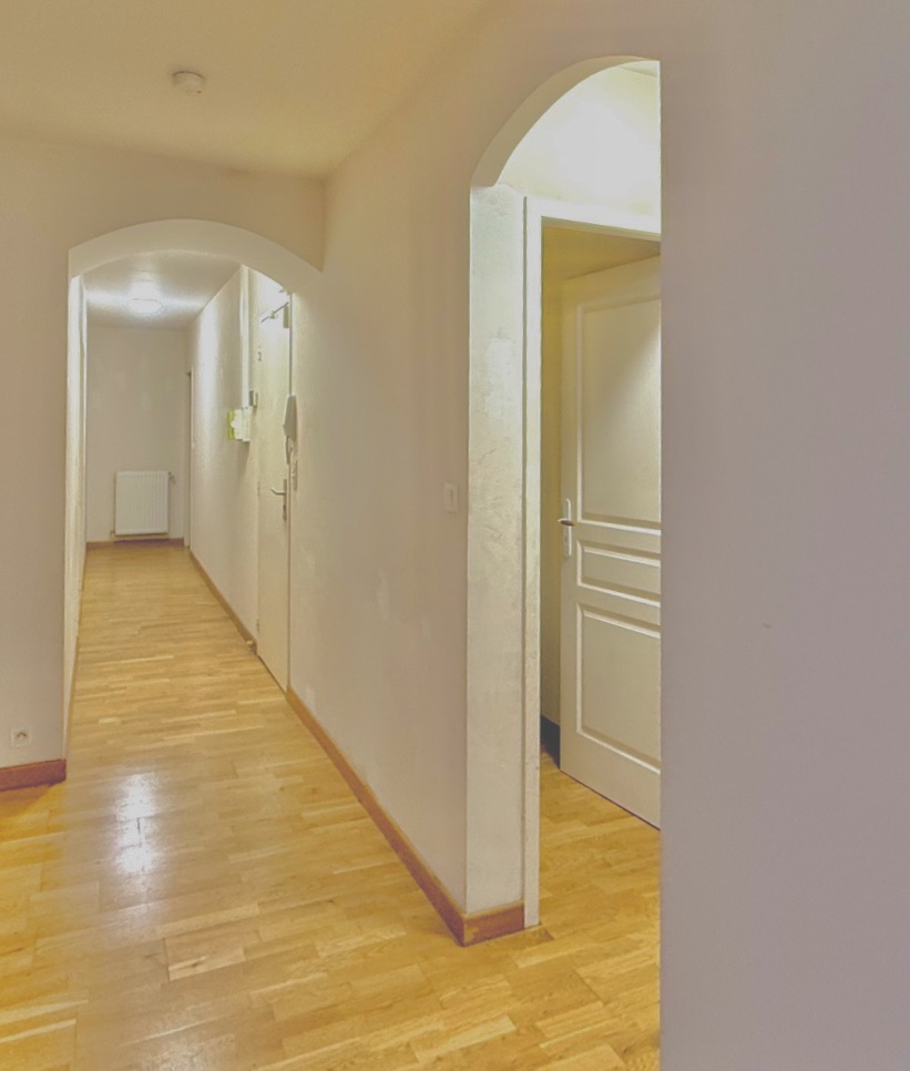 "Les Corsaires Basques" For Sale Saint-Jean-de-luz centre, walking distance to the beach, great central location, 3 bed / 2 bath apartment with balconies extending to circa 100 sq. m... Rare, excellent price / quality ratio... &pound; 570,000
