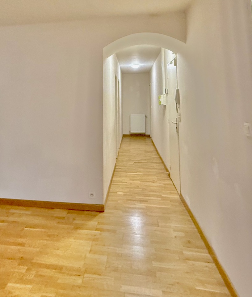 "Les Corsaires Basques" For Sale Saint-Jean-de-luz centre, walking distance to the beach, great central location, 3 bed / 2 bath apartment with balconies extending to circa 100 sq. m... Rare, excellent price / quality ratio... &pound; 570,000