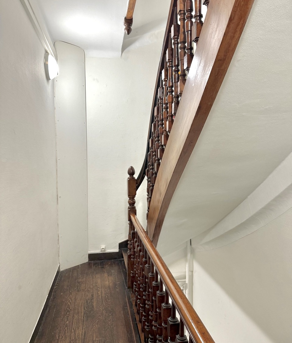 "Les Corsaires Basques" For Sale Saint-Jean-de-luz centre, walking distance to the beach, great central location, 3 bed / 2 bath apartment with balconies extending to circa 100 sq. m... Rare, excellent price / quality ratio... &pound; 570,000