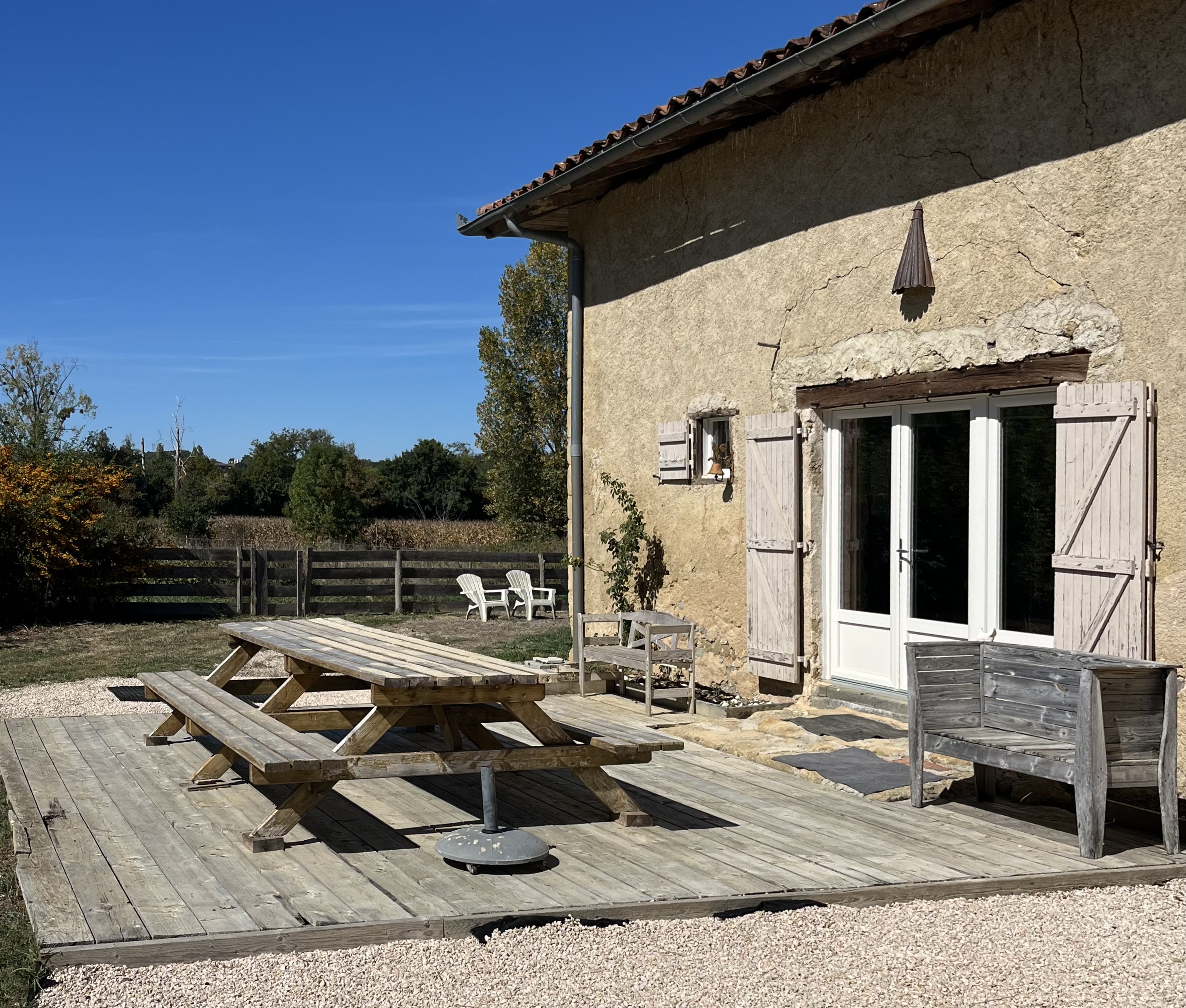 "Meadow Vista" For Sale Between Toulouse &amp; Tarbes, near the charming town of Boulogne sur Gesse, authentic u-shaped farmhouse dating back to the 1700s, recently renovated with care. Unique!... &pound; 590,000