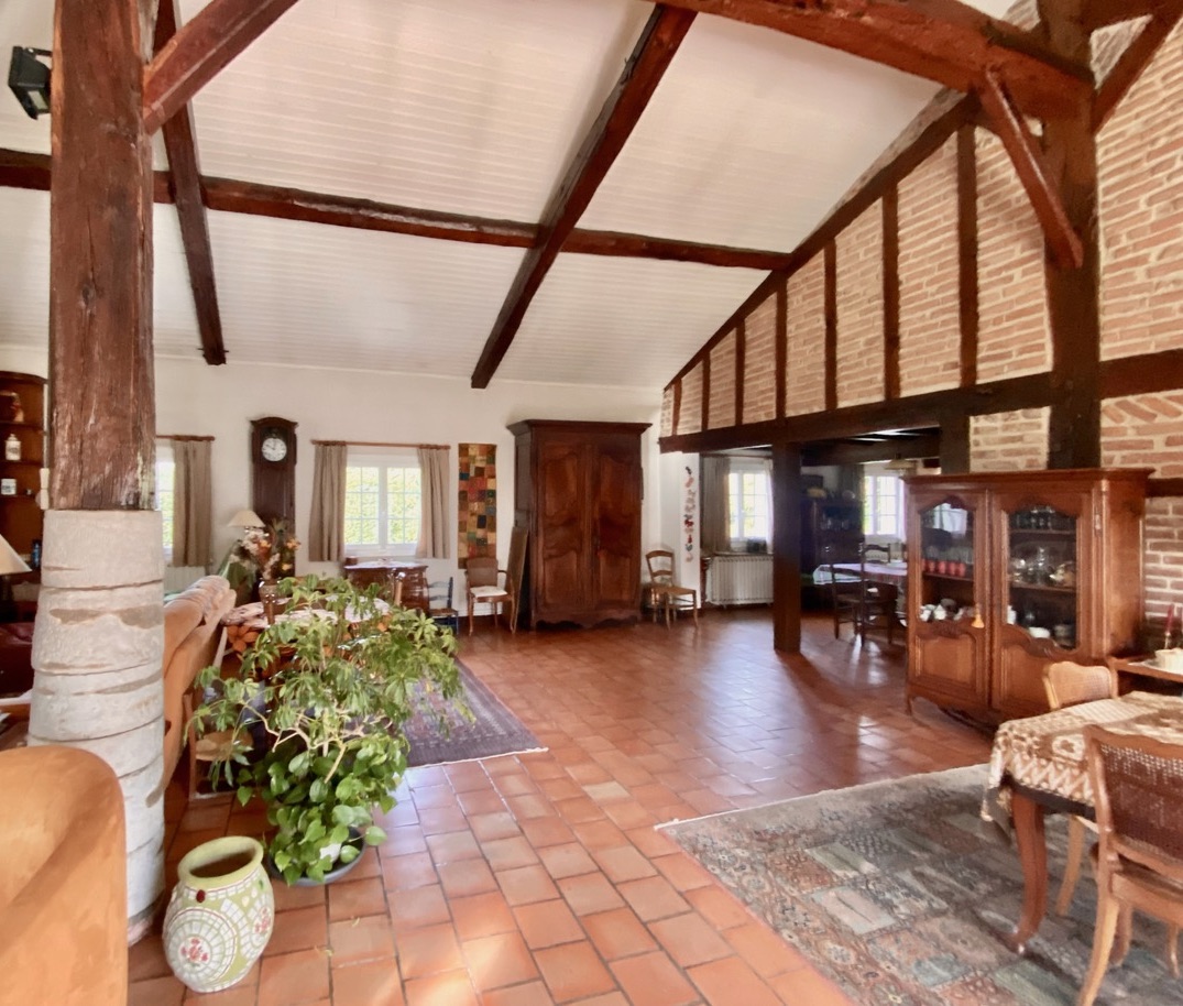 &ldquo;Airial Yachats&rdquo; For Sale at the heart of the Seignosse village, 5mn from the Hossegor &amp; Seignosse beaches and golf courses; authentic &ldquo;Airial Landais&rdquo; comprising of three separate buildings, set on 3000 sq. m. of beautiful wooded land with swimming pool&hellip; &pound; 1,050,000