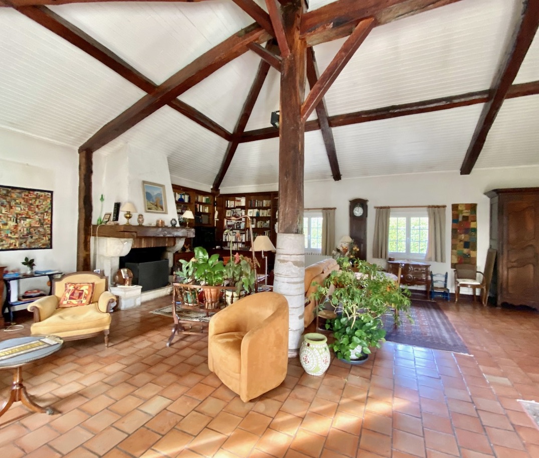 &ldquo;Airial Yachats&rdquo; For Sale at the heart of the Seignosse village, 5mn from the Hossegor &amp; Seignosse beaches and golf courses; authentic &ldquo;Airial Landais&rdquo; comprising of three separate buildings, set on 3000 sq. m. of beautiful wooded land with swimming pool&hellip; &pound; 1,050,000