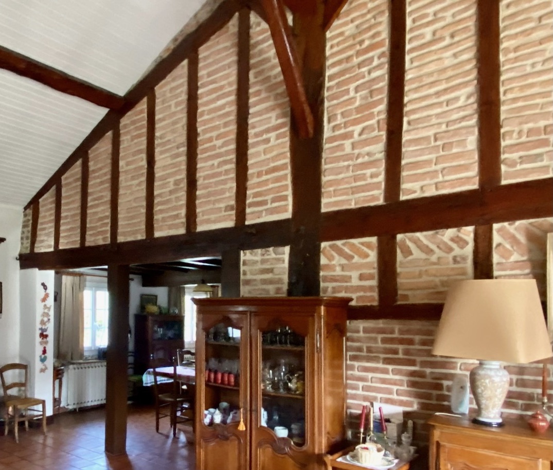 &ldquo;Airial Yachats&rdquo; For Sale at the heart of the Seignosse village, 5mn from the Hossegor &amp; Seignosse beaches and golf courses; authentic &ldquo;Airial Landais&rdquo; comprising of three separate buildings, set on 3000 sq. m. of beautiful wooded land with swimming pool&hellip; &pound; 1,050,000