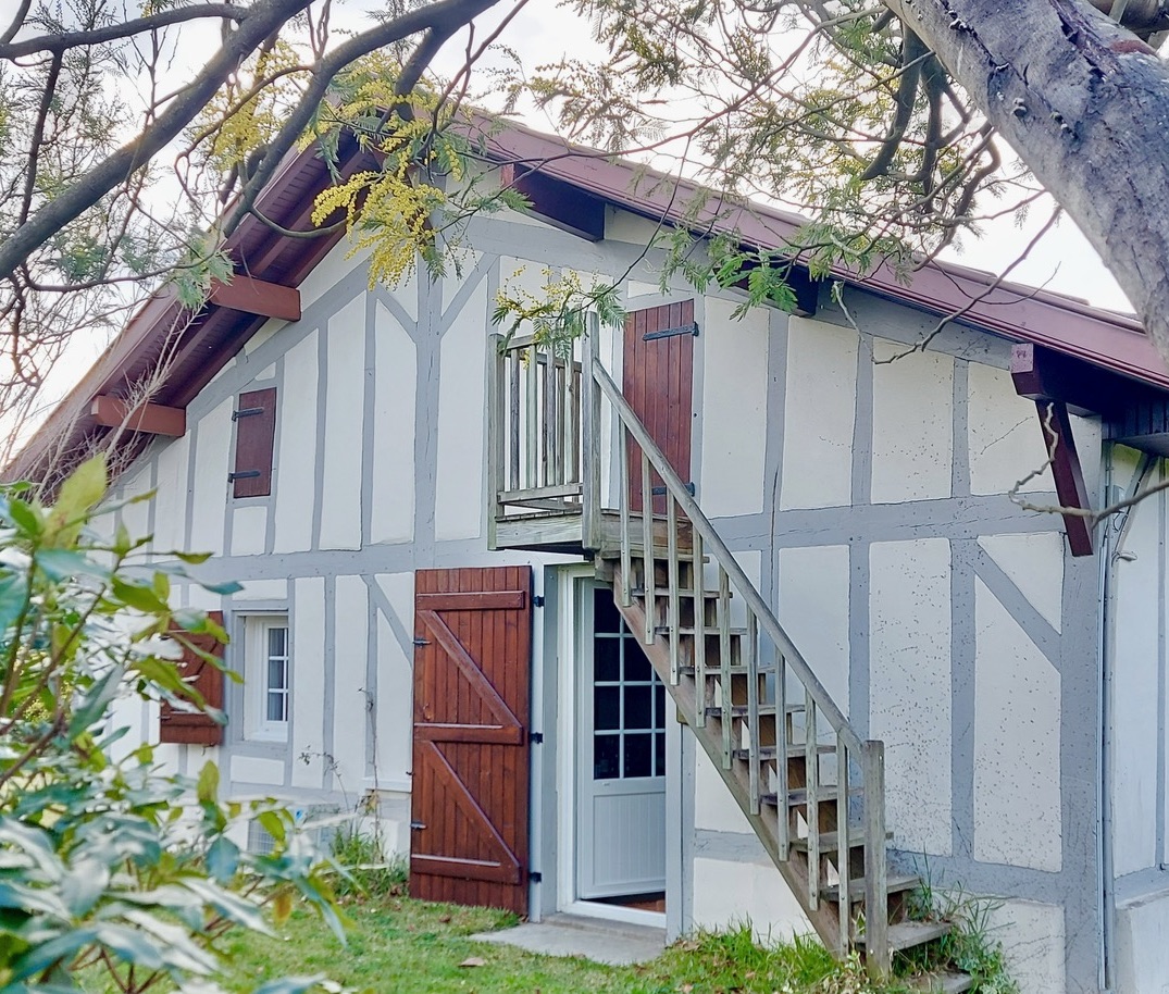 &ldquo;Airial Yachats&rdquo; For Sale at the heart of the Seignosse village, 5mn from the Hossegor &amp; Seignosse beaches and golf courses; authentic &ldquo;Airial Landais&rdquo; comprising of three separate buildings, set on 3000 sq. m. of beautiful wooded land with swimming pool&hellip; &pound; 1,050,000