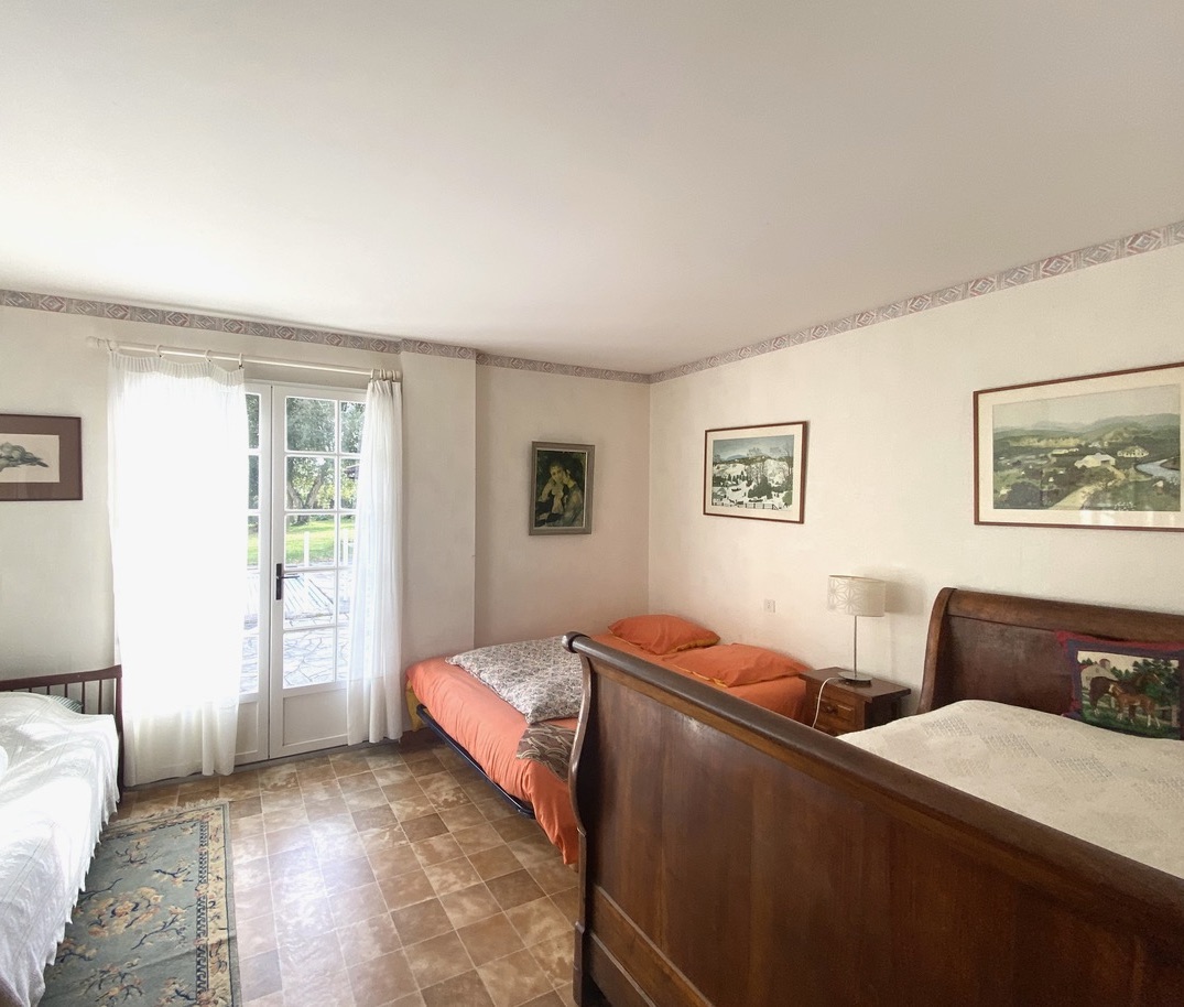 &ldquo;Airial Yachats&rdquo; For Sale at the heart of the Seignosse village, 5mn from the Hossegor &amp; Seignosse beaches and golf courses; authentic &ldquo;Airial Landais&rdquo; comprising of three separate buildings, set on 3000 sq. m. of beautiful wooded land with swimming pool&hellip; &pound; 1,050,000