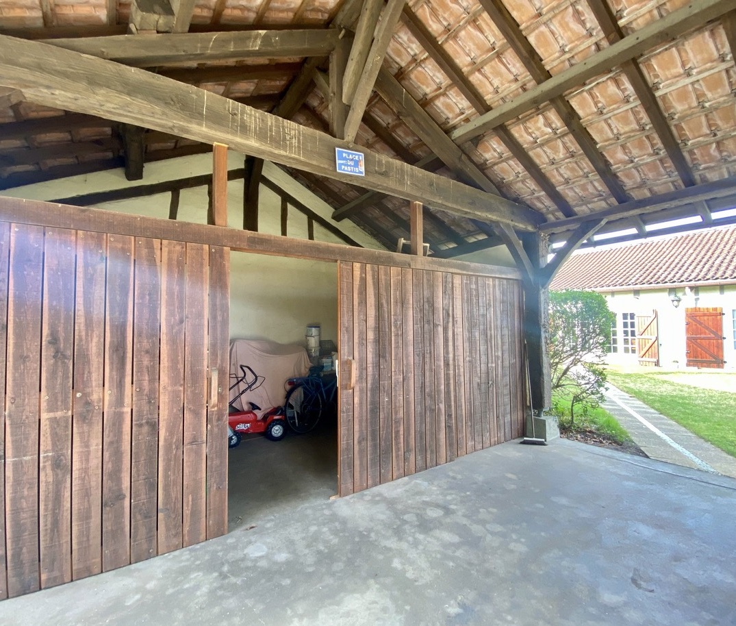 &ldquo;Airial Yachats&rdquo; For Sale at the heart of the Seignosse village, 5mn from the Hossegor &amp; Seignosse beaches and golf courses; authentic &ldquo;Airial Landais&rdquo; comprising of three separate buildings, set on 3000 sq. m. of beautiful wooded land with swimming pool&hellip; &pound; 1,050,000
