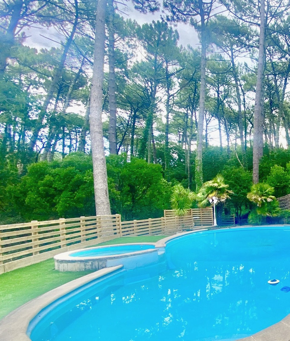 &nbsp;&ldquo;El Camino del Mar Beach House&rdquo; For Sale Seignosse Ocean, set in incredibly quiet forest surroundings, walking distance from beaches &amp; shops; 4 bed + / 2 bath villa full of character set on 1500 sqm of landscaped land, presented in excellent condition throughout&hellip; &pound;1,245,000