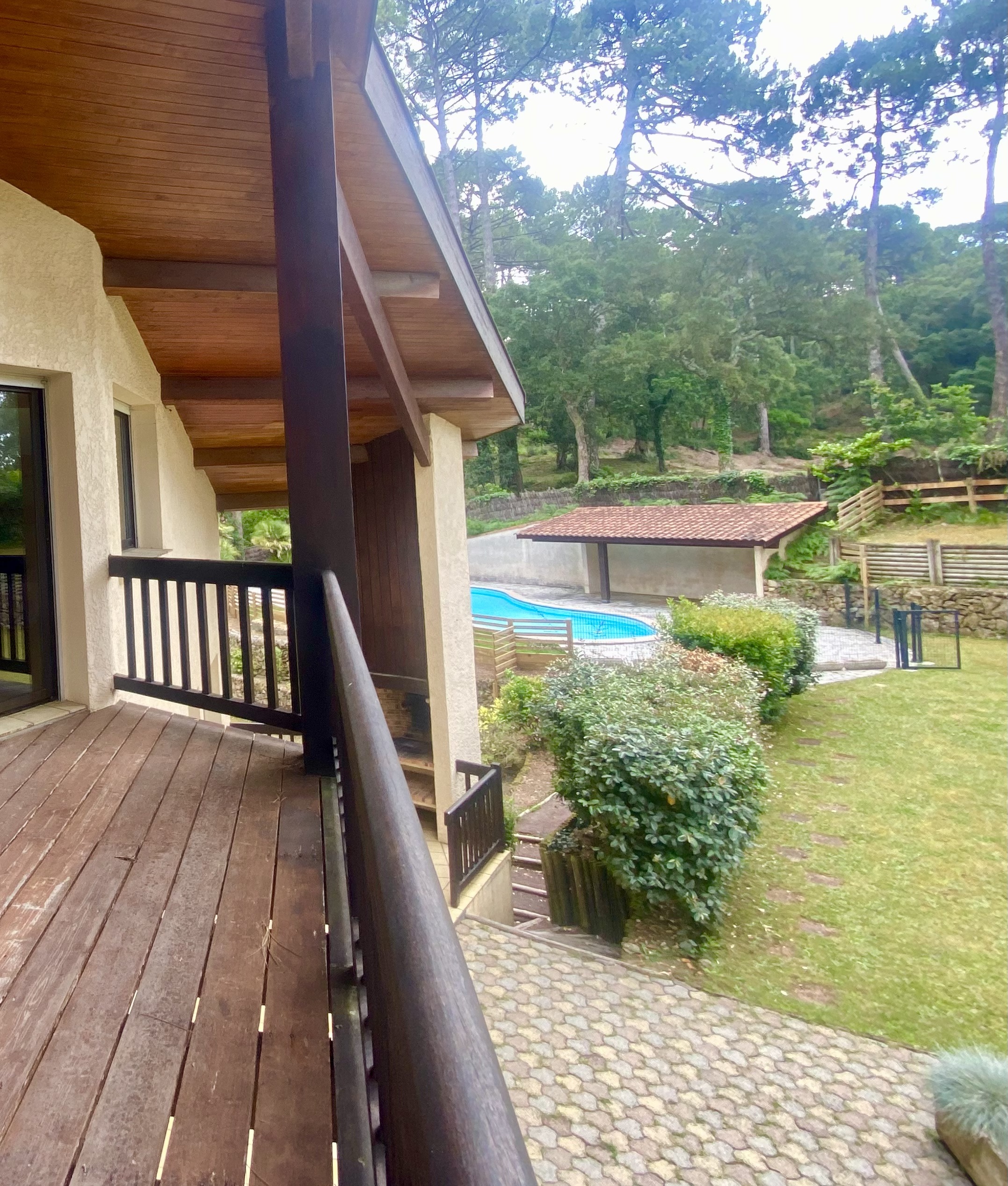 &nbsp;&ldquo;El Camino del Mar Beach House&rdquo; For Sale Seignosse Ocean, set in incredibly quiet forest surroundings, walking distance from beaches &amp; shops; 4 bed + / 2 bath villa full of character set on 1500 sqm of landscaped land, presented in excellent condition throughout&hellip; &pound;1,245,000