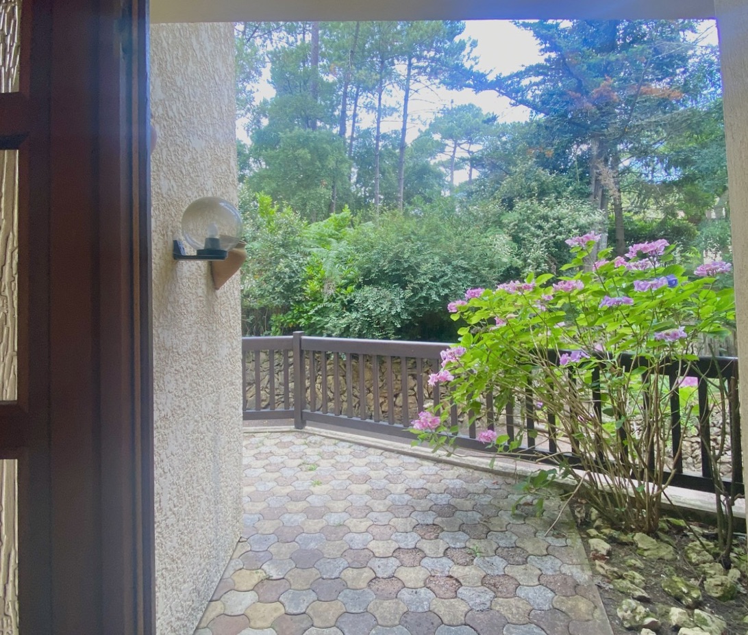 &nbsp;&ldquo;El Camino del Mar Beach House&rdquo; For Sale Seignosse Ocean, set in incredibly quiet forest surroundings, walking distance from beaches &amp; shops; 4 bed + / 2 bath villa full of character set on 1500 sqm of landscaped land, presented in excellent condition throughout&hellip; &pound;1,245,000