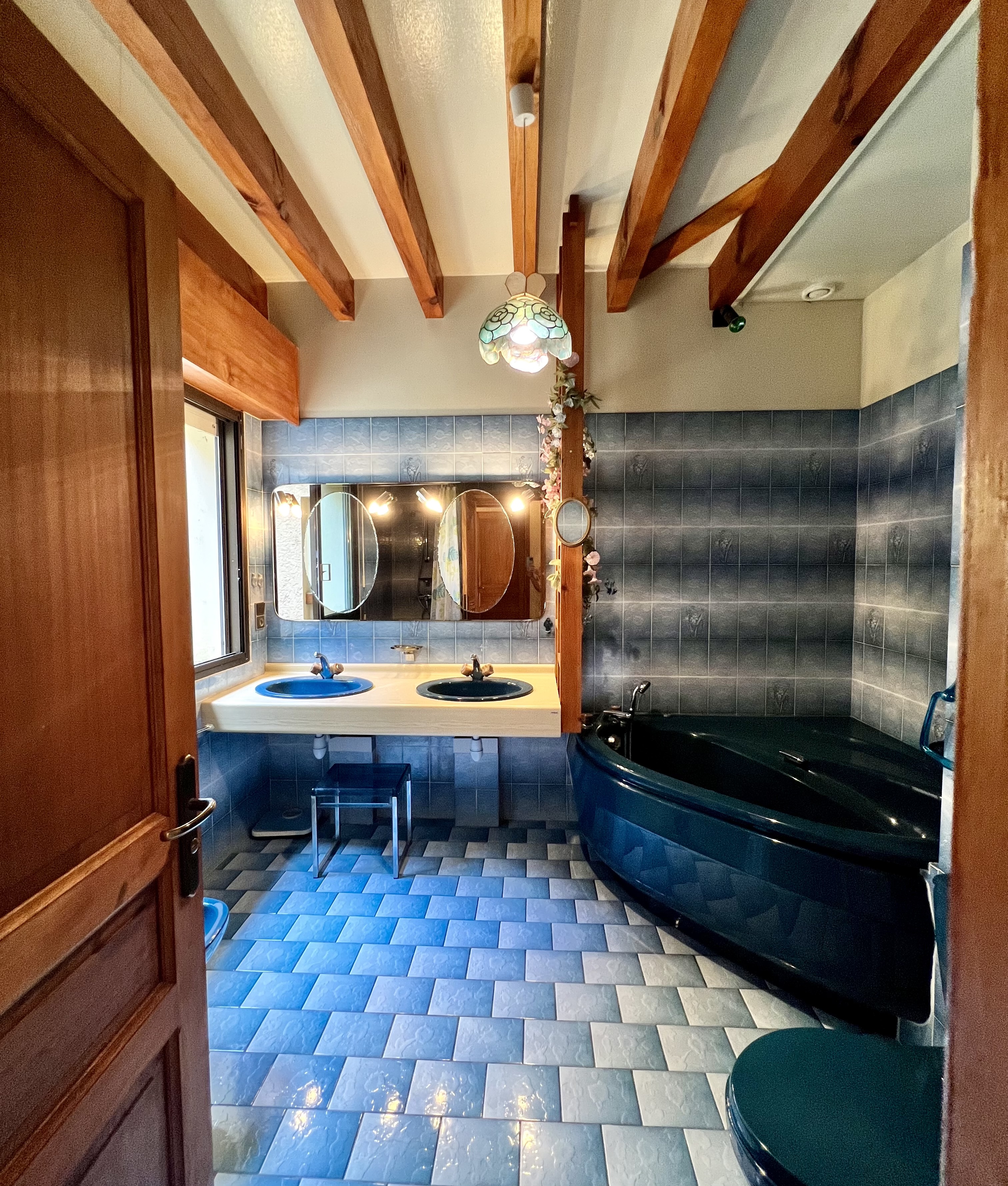 &nbsp;&ldquo;El Camino del Mar Beach House&rdquo; For Sale Seignosse Ocean, set in incredibly quiet forest surroundings, walking distance from beaches &amp; shops; 4 bed + / 2 bath villa full of character set on 1500 sqm of landscaped land, presented in excellent condition throughout&hellip; &pound;1,245,000