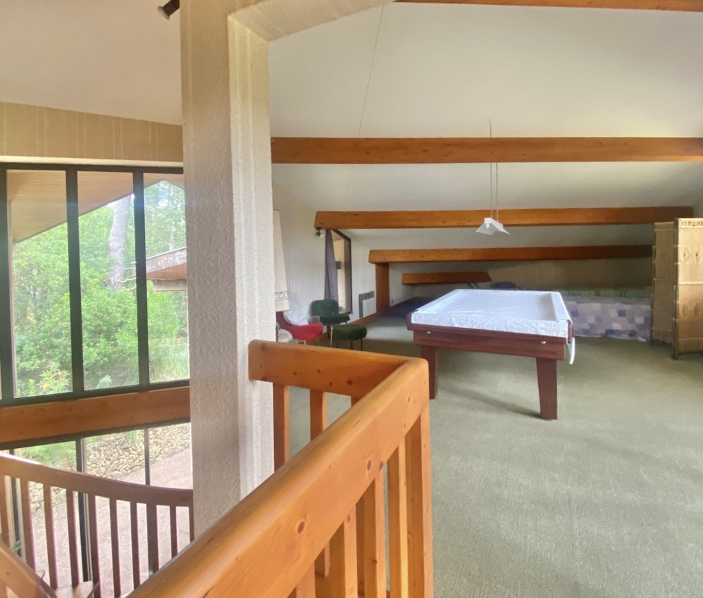 &nbsp;&ldquo;El Camino del Mar Beach House&rdquo; For Sale Seignosse Ocean, set in incredibly quiet forest surroundings, walking distance from beaches &amp; shops; 4 bed + / 2 bath villa full of character set on 1500 sqm of landscaped land, presented in excellent condition throughout&hellip; &pound;1,245,000