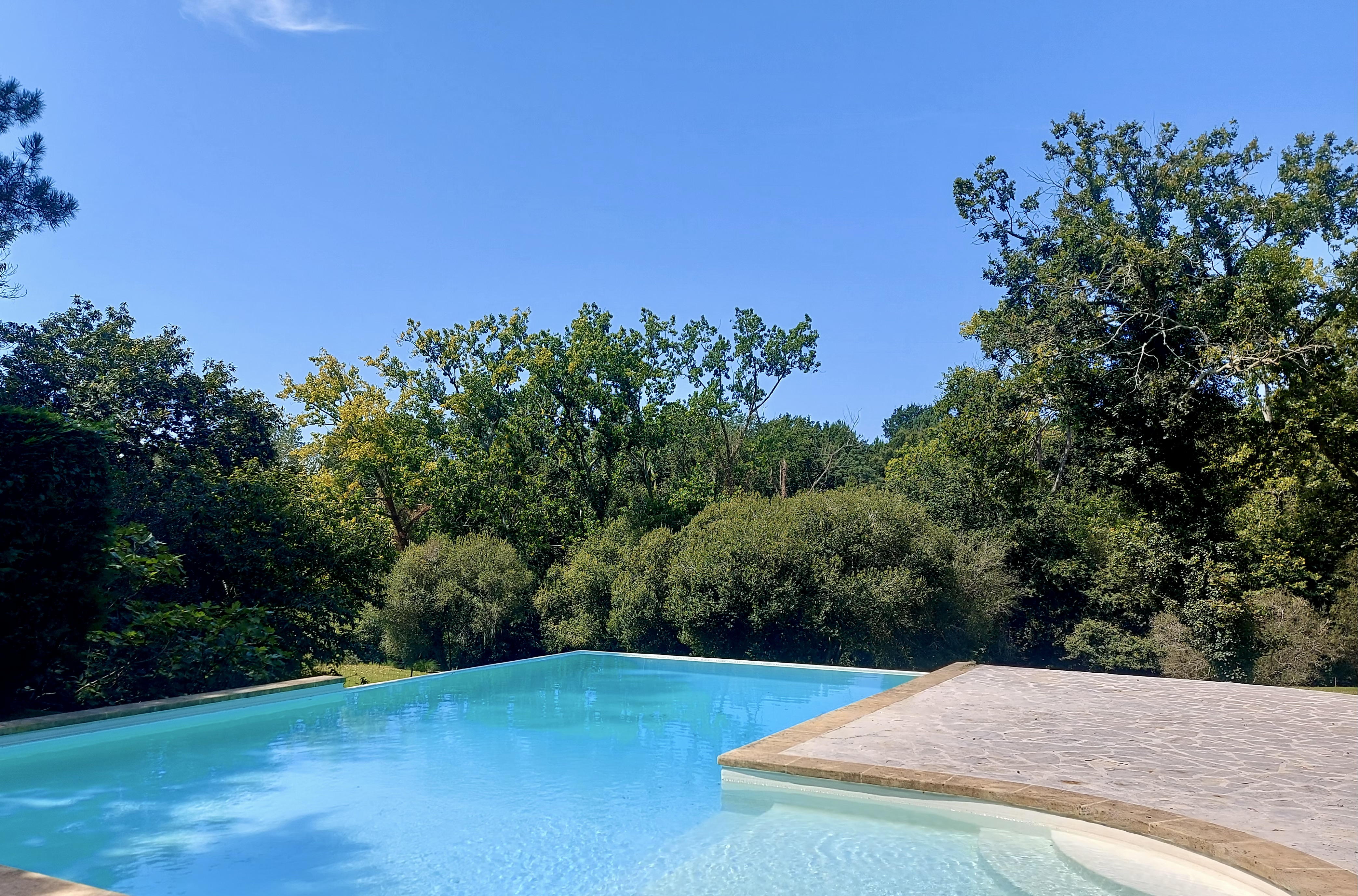 SOLD BY OUR TEAM - "Airial Azalea" Exclusive Sales Mandate, in beautiful natural surroundings 10mn from the beach, incredibly quiet and private; historical &ldquo;Landaise&rdquo; property set on 2.5ha of wooded land and clearings&hellip;
