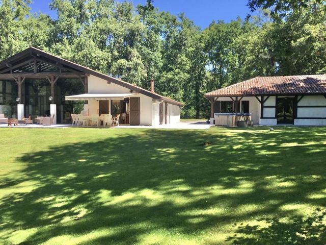 SOLD BY OUR TEAM - "Airial Azalea" Exclusive Sales Mandate, in beautiful natural surroundings 10mn from the beach, incredibly quiet and private; historical &ldquo;Landaise&rdquo; property set on 2.5ha of wooded land and clearings&hellip;