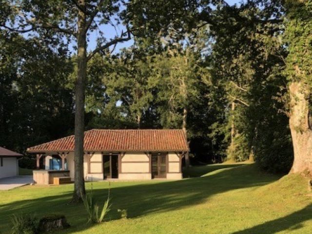 SOLD BY OUR TEAM - "Airial Azalea" Exclusive Sales Mandate, in beautiful natural surroundings 10mn from the beach, incredibly quiet and private; historical &ldquo;Landaise&rdquo; property set on 2.5ha of wooded land and clearings&hellip;