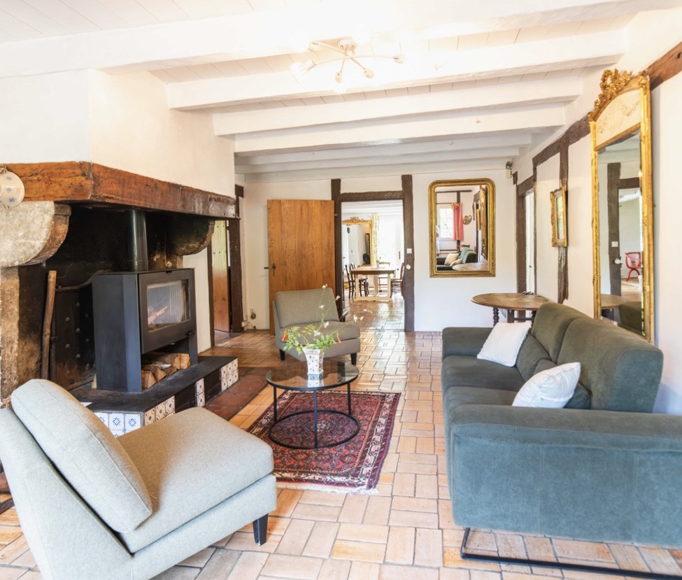 "Airial San Miguel" For Sale Sole Agent Saint Michel d'Escalus - 12km from beaches &amp; 15km from golf course, superb renovated farmhouse / character property on 8500 sq. m. of land comprising of original landaise farm house, sheepfold, artist workshop &amp; outbuildings; rare opportunity to live in a small village with preserved local traditions ; ideal for bed &amp; breakfast. Quiet &amp; peaceful ... &pound;821,000.