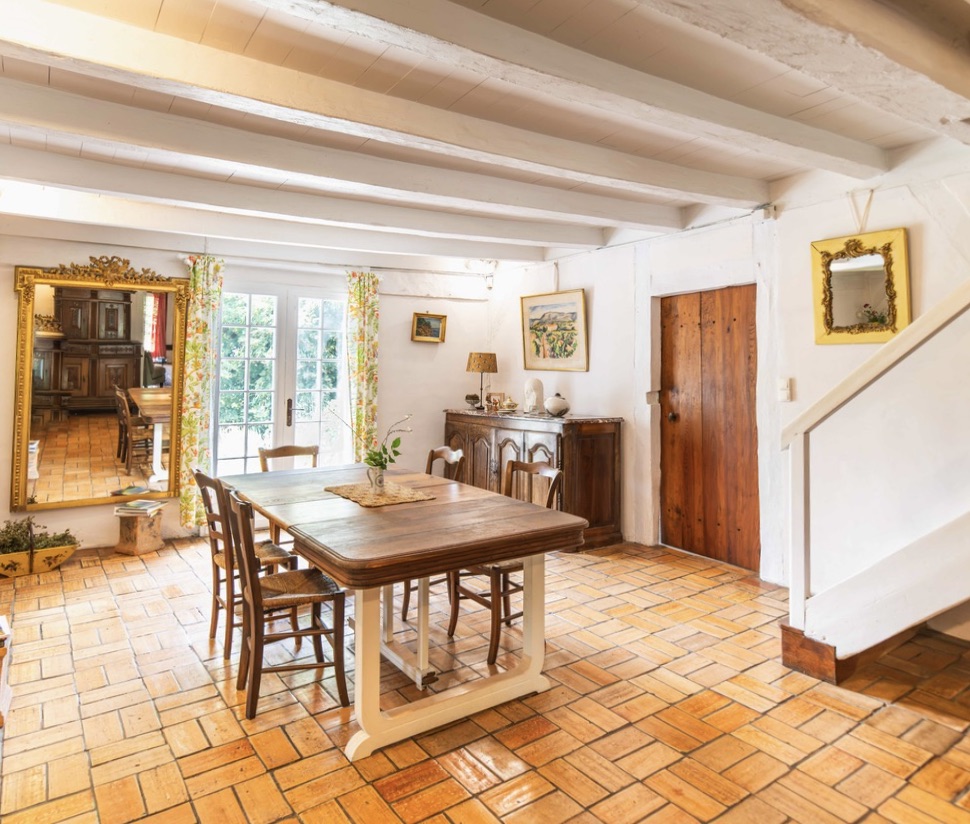 "Airial San Miguel" For Sale Sole Agent Saint Michel d'Escalus - 12km from beaches &amp; 15km from golf course, superb renovated farmhouse / character property on 8500 sq. m. of land comprising of original landaise farm house, sheepfold, artist workshop &amp; outbuildings; rare opportunity to live in a small village with preserved local traditions ; ideal for bed &amp; breakfast. Quiet &amp; peaceful ... &pound;821,000.