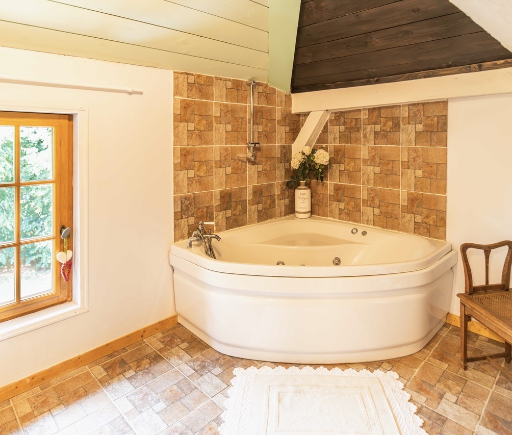 "Airial San Miguel" For Sale Sole Agent Saint Michel d'Escalus - 12km from beaches &amp; 15km from golf course, superb renovated farmhouse / character property on 8500 sq. m. of land comprising of original landaise farm house, sheepfold, artist workshop &amp; outbuildings; rare opportunity to live in a small village with preserved local traditions ; ideal for bed &amp; breakfast. Quiet &amp; peaceful ... &pound;821,000.