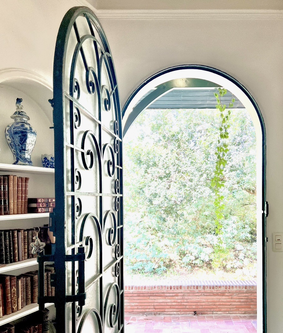 "Pasatiempo Historic Home" For Sale Hossegor Center / Golf, unobstructed views of the fairway, 3/4 bedroom 3 bath villa complete with garage, workshop &amp; cellar; set on 2500 sq. m. of land, in need of some refurbishment... &pound; 2,520,000