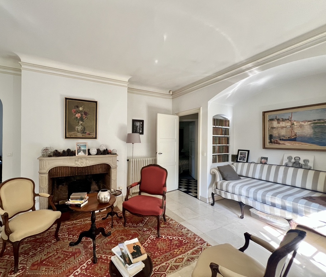 "Pasatiempo Historic Home" For Sale Hossegor Center / Golf, unobstructed views of the fairway, 3/4 bedroom 3 bath villa complete with garage, workshop &amp; cellar; set on 2500 sq. m. of land, in need of some refurbishment... &pound; 2,520,000