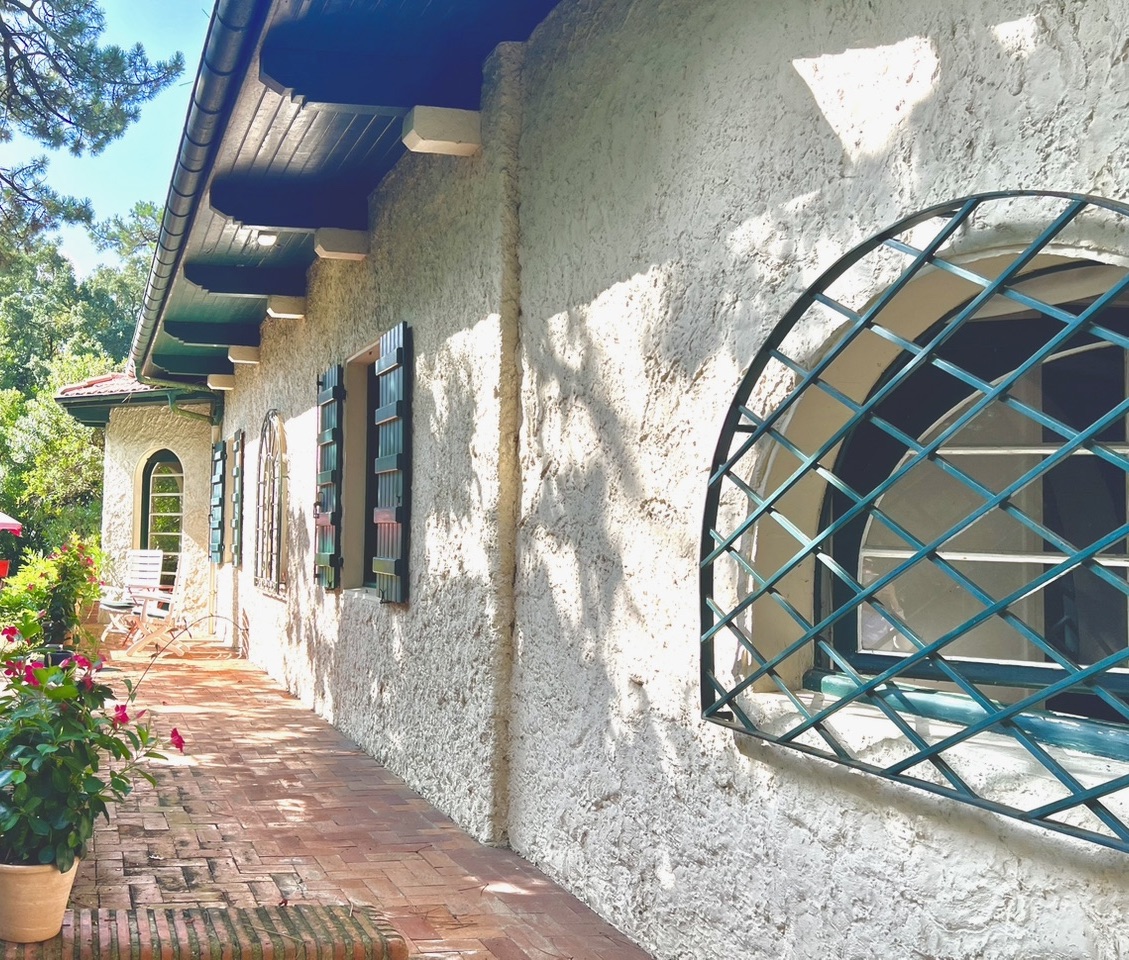 "Pasatiempo Historic Home" For Sale Hossegor Center / Golf, unobstructed views of the fairway, 3/4 bedroom 3 bath villa complete with garage, workshop &amp; cellar; set on 2500 sq. m. of land, in need of some refurbishment... &pound; 2,520,000