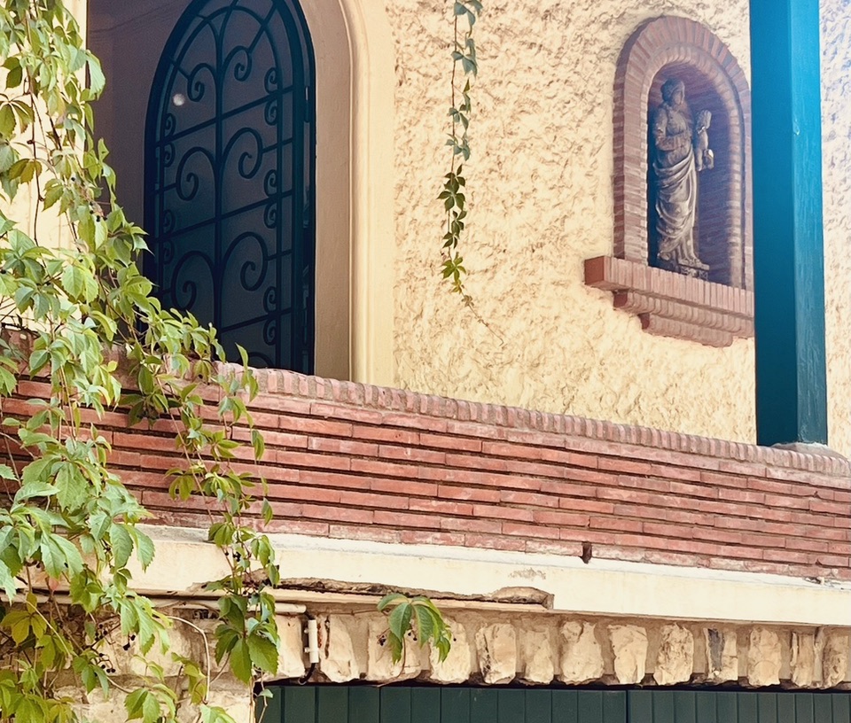 "Pasatiempo Historic Home" For Sale Hossegor Center / Golf, unobstructed views of the fairway, 3/4 bedroom 3 bath villa complete with garage, workshop &amp; cellar; set on 2500 sq. m. of land, in need of some refurbishment... &pound; 2,520,000