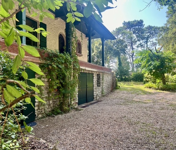 "Pasatiempo Historic Home" For Sale Hossegor Center / Golf, unobstructed views of the fairway, 3/4 bedroom 3 bath villa complete with garage, workshop &amp; cellar; set on 2500 sq. m. of land, in need of some refurbishment... &pound; 2,520,000