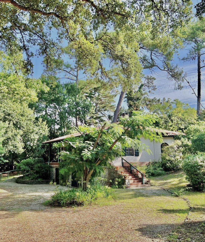 &nbsp;"Pasatiempo Golf Mansion" A Vendre Hossegor Centre - Av. du Golf, en bordure du fairway, charmante demeure de style m&eacute;ridional 3 ch. + studio, 3 bains, vue d&eacute;gag&eacute;e sur 2500 m2 de parc... 2.900.000&euro;