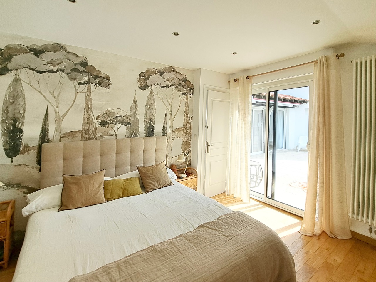 "River Ridge Golf Mansion" For Sale Hossegor Golf / Superb Views, wonderful hossegor-style landaise villa extending to circa 240 sq. m., 5 bed / 4 bath, garage &amp; outbuildings, on wooded and landscaped garden complete with terraces and decks... &pound; 2,638,000&nbsp;