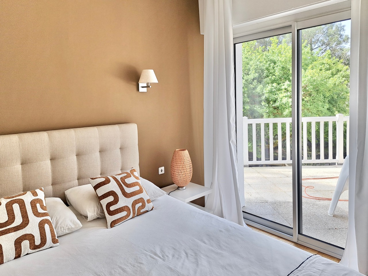 "River Ridge Golf Mansion" For Sale Hossegor Golf / Superb Views, wonderful hossegor-style landaise villa extending to circa 240 sq. m., 5 bed / 4 bath, garage &amp; outbuildings, on wooded and landscaped garden complete with terraces and decks... &pound; 2,638,000&nbsp;