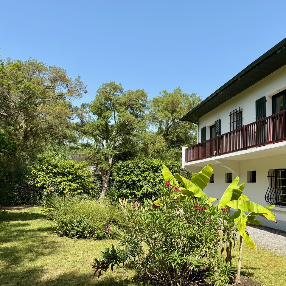 &ldquo;West Riviera Beach Estate&rdquo; For Sale&nbsp; Hossegor Between Lake &amp; Ocean, incredibly quiet, superb 7 bed / 3 bath villa &nbsp;on 3000 sq. m. of garden&hellip; &pound; 2,590,000.&nbsp;