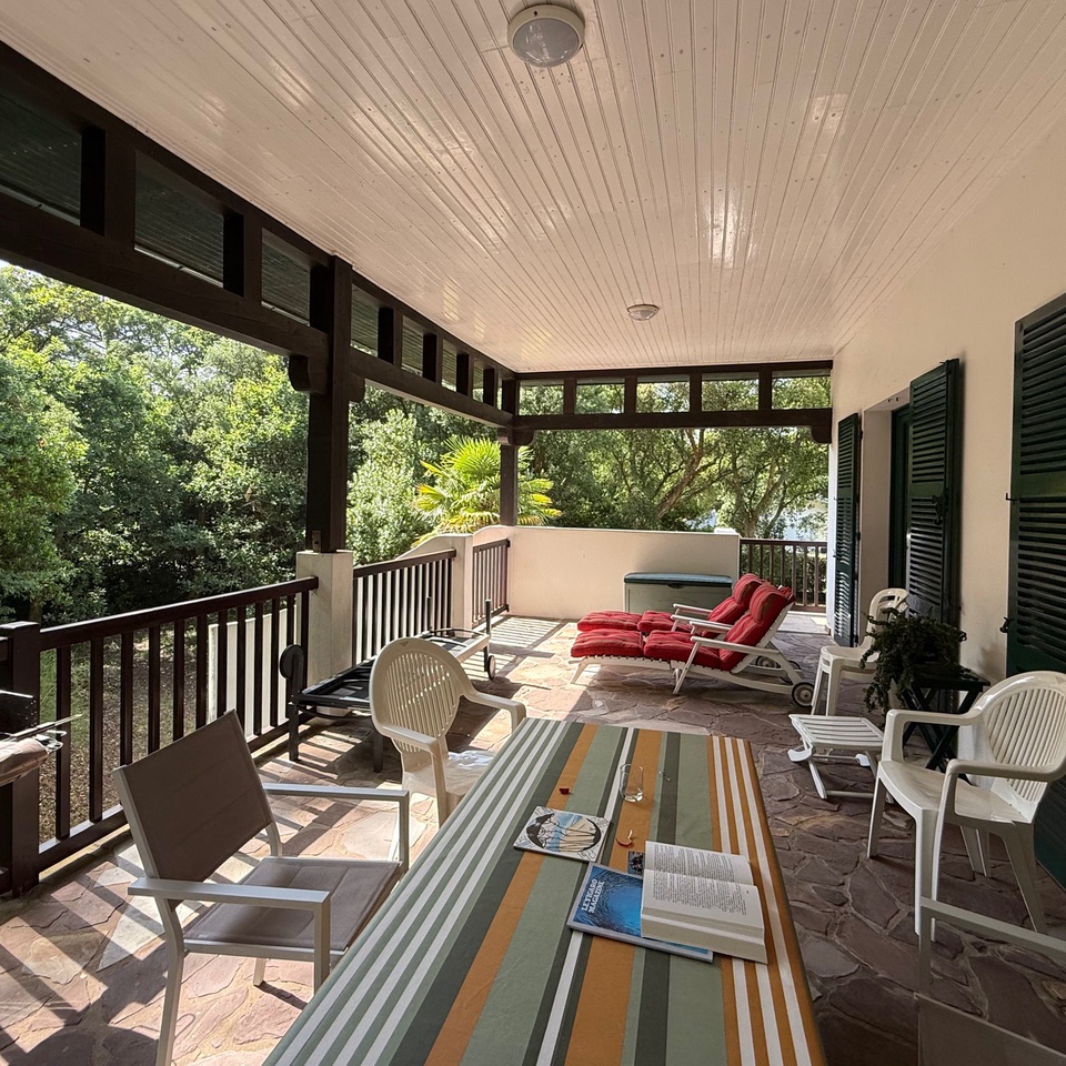 &ldquo;West Riviera Beach Estate&rdquo; For Sale&nbsp; Hossegor Between Lake &amp; Ocean, incredibly quiet, superb 7 bed / 3 bath villa &nbsp;on 3000 sq. m. of garden&hellip; &pound; 2,590,000.&nbsp;