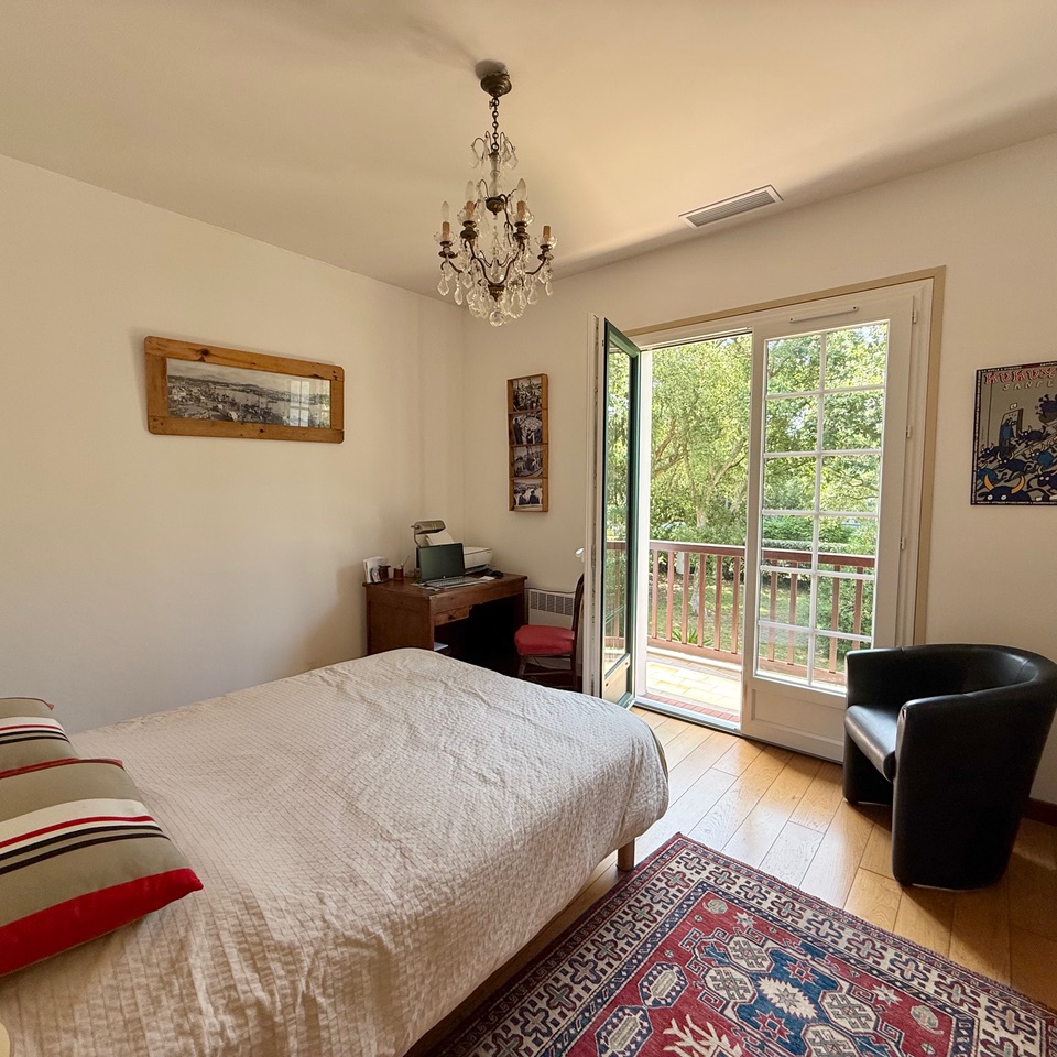 &ldquo;West Riviera Beach Estate&rdquo; For Sale&nbsp; Hossegor Between Lake &amp; Ocean, incredibly quiet, superb 7 bed / 3 bath villa &nbsp;on 3000 sq. m. of garden&hellip; &pound; 2,590,000.&nbsp;