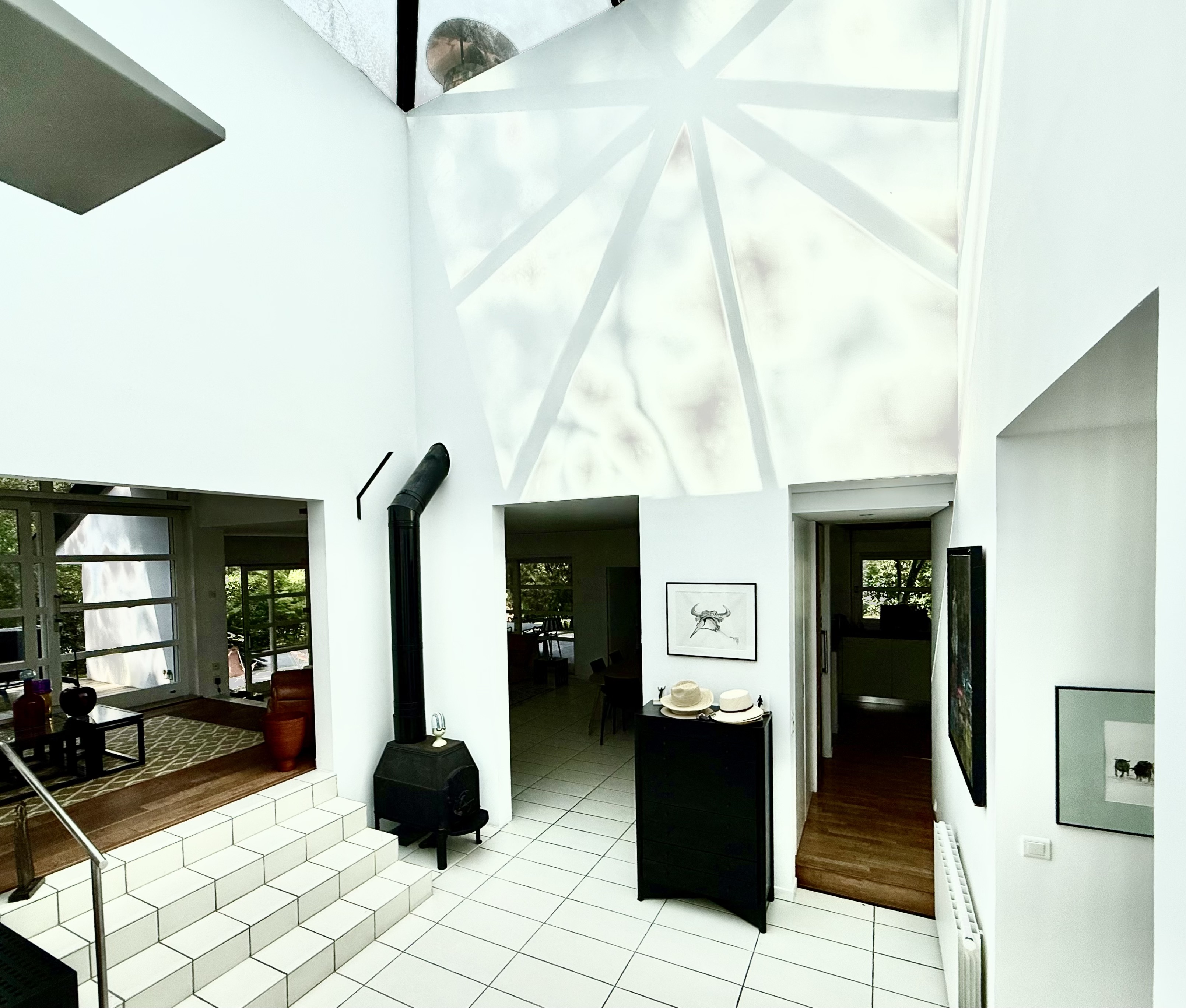 &ldquo;Carmel by the Sea Modern Estate&rdquo; For Sale Hossegor, in a quiet and residential area only 1km away from shops and amenities, elegant single-level 4 bed / 3 bath villa boasting contemporary &amp; timeless style&hellip; &pound; 1,527,000