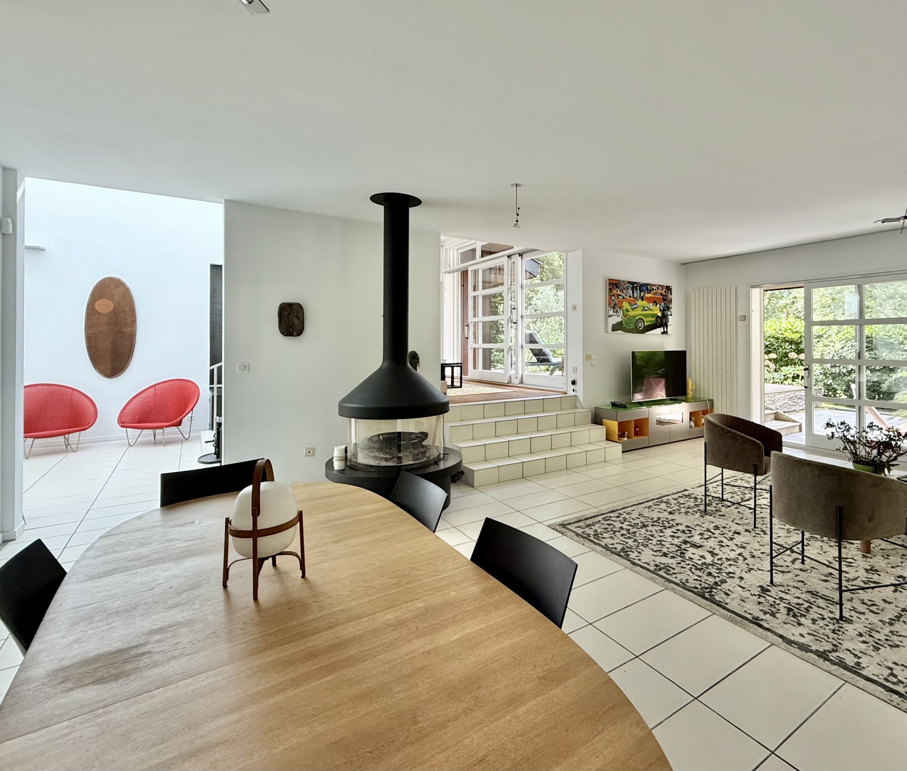 &ldquo;Carmel by the Sea Modern Estate&rdquo; For Sale Hossegor, in a quiet and residential area only 1km away from shops and amenities, elegant single-level 4 bed / 3 bath villa boasting contemporary &amp; timeless style&hellip; &pound; 1,527,000