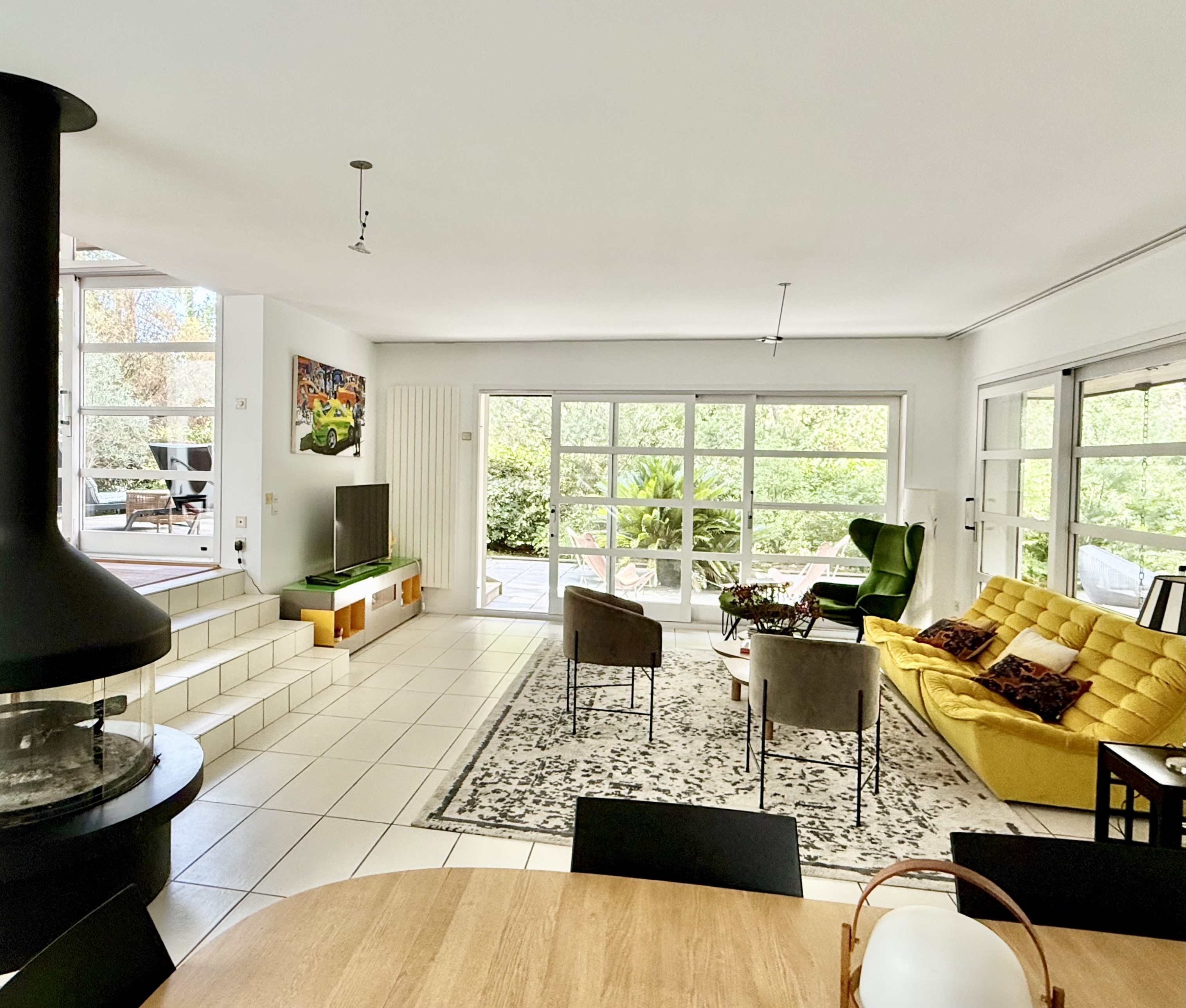&ldquo;Carmel by the Sea Modern Estate&rdquo; For Sale Hossegor, in a quiet and residential area only 1km away from shops and amenities, elegant single-level 4 bed / 3 bath villa boasting contemporary &amp; timeless style&hellip; &pound; 1,527,000