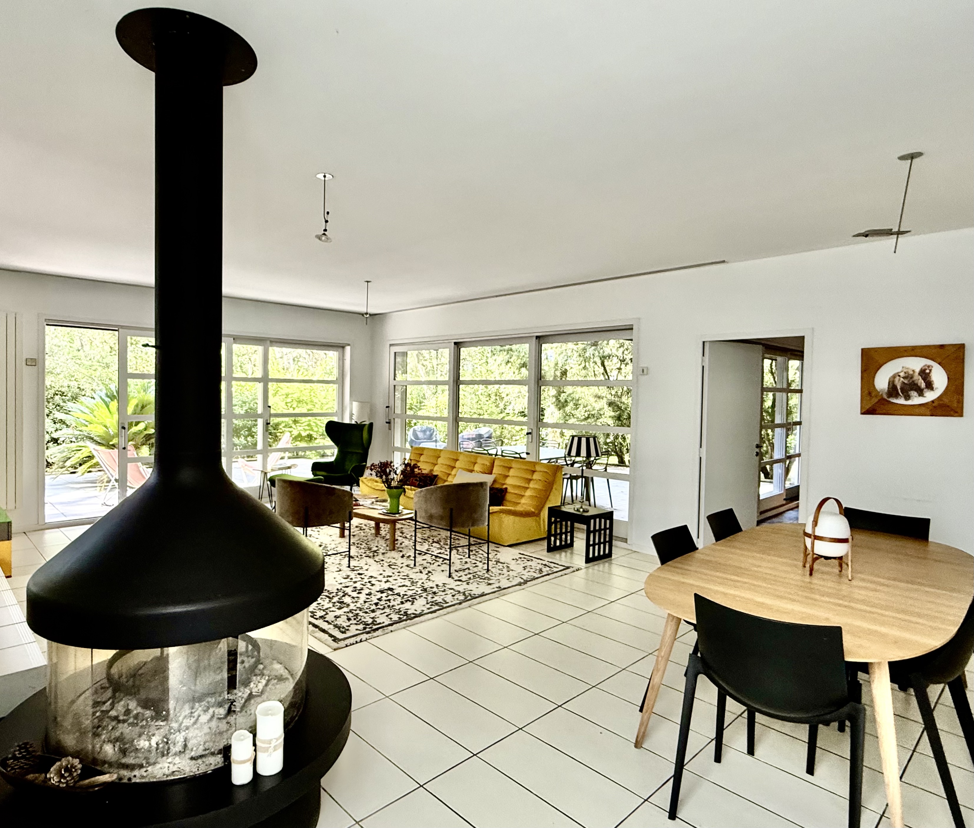 &ldquo;Carmel by the Sea Modern Estate&rdquo; For Sale Hossegor, in a quiet and residential area only 1km away from shops and amenities, elegant single-level 4 bed / 3 bath villa boasting contemporary &amp; timeless style&hellip; &pound; 1,527,000