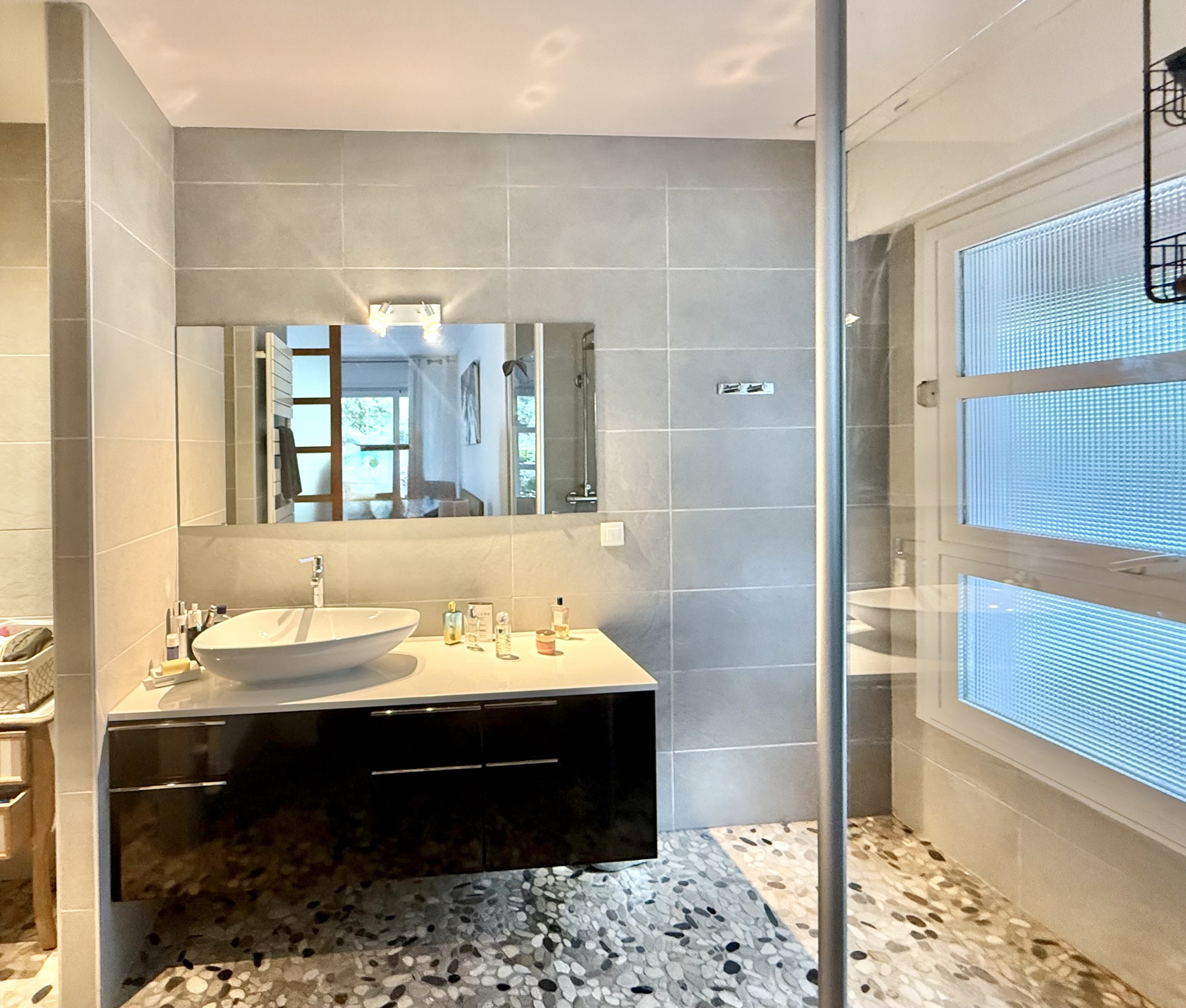 &ldquo;Carmel by the Sea Modern Estate&rdquo; For Sale Hossegor, in a quiet and residential area only 1km away from shops and amenities, elegant single-level 4 bed / 3 bath villa boasting contemporary &amp; timeless style&hellip; &pound; 1,527,000
