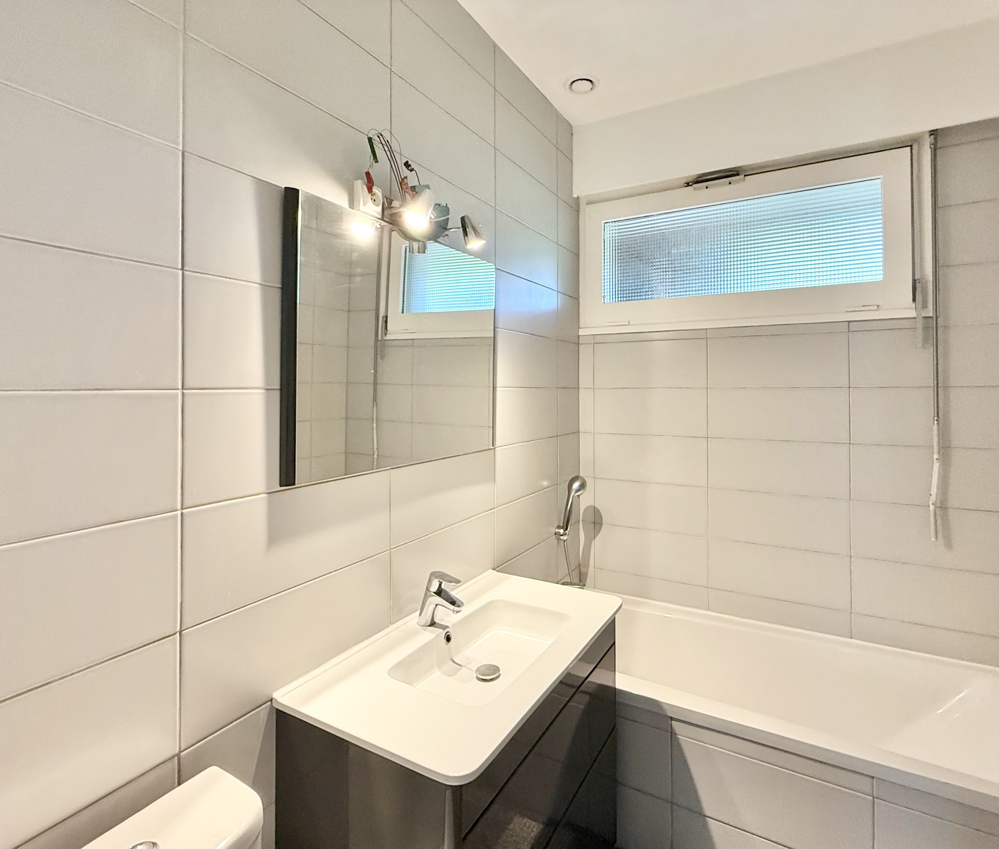 &ldquo;Carmel by the Sea Modern Estate&rdquo; For Sale Hossegor, in a quiet and residential area only 1km away from shops and amenities, elegant single-level 4 bed / 3 bath villa boasting contemporary &amp; timeless style&hellip; &pound; 1,527,000