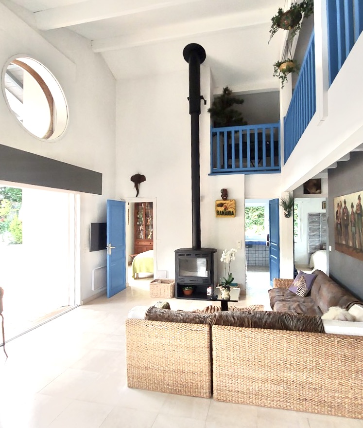 &ldquo;Santa Rosa Hills Estate&rdquo; For Sale Hossegor, residential &amp; quiet location, superb 4 bed / 3 bath contemporary villa with swimming pool set on 1500 sq. m. of hilly wooded land&hellip; &pound; 1,135,000