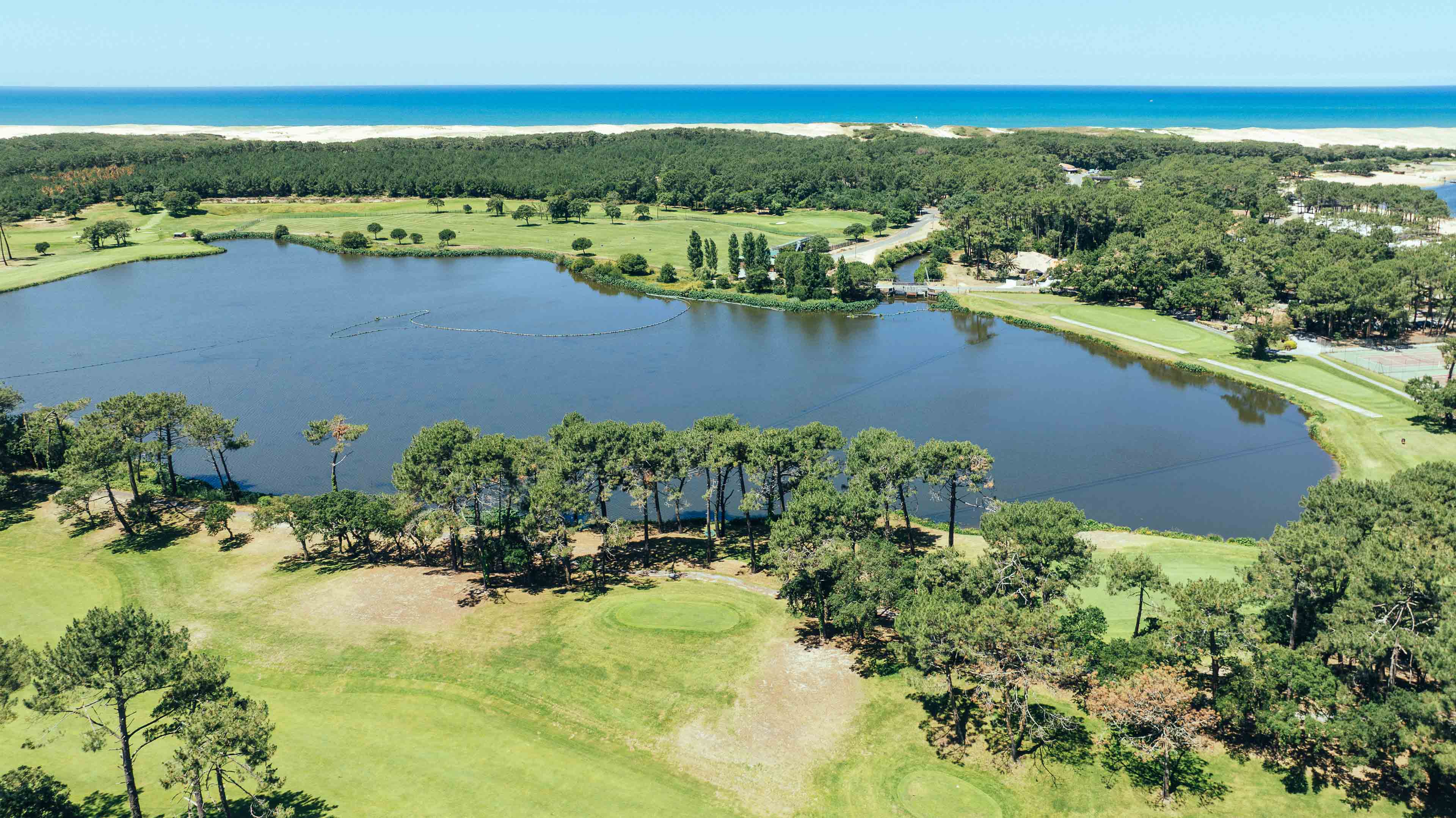 "Rancho Solana Golf Beach House" For Sale Exclusive Sales Mandate Golf de Pinsolle / Soustons Beach, 10km from Hossegor, 3 bed &amp; mezzanine / 2 bath villa on 1500 sq. m. of land boasting direct access to the fairway and the beach via the golfcourse pathway; very quiet, rare opportunity!... &pound; 710,000