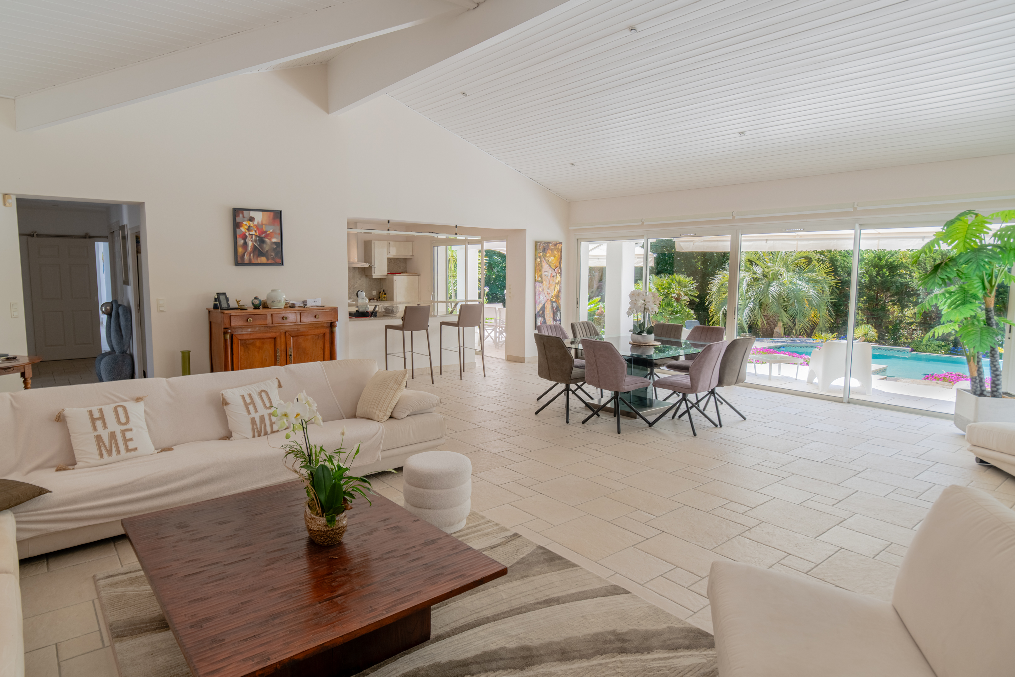 &ldquo;Atherton Modern Oasis&rdquo; For Sale 4km Hossegor &amp; Seignosse Beaches, quiet and private location, superb 5 bed / 3 bath contemporary gem, tons of natural light &amp; 4000 sq. m. of beautifully landscaped garden&hellip; &pound; 1,460,000.&nbsp;