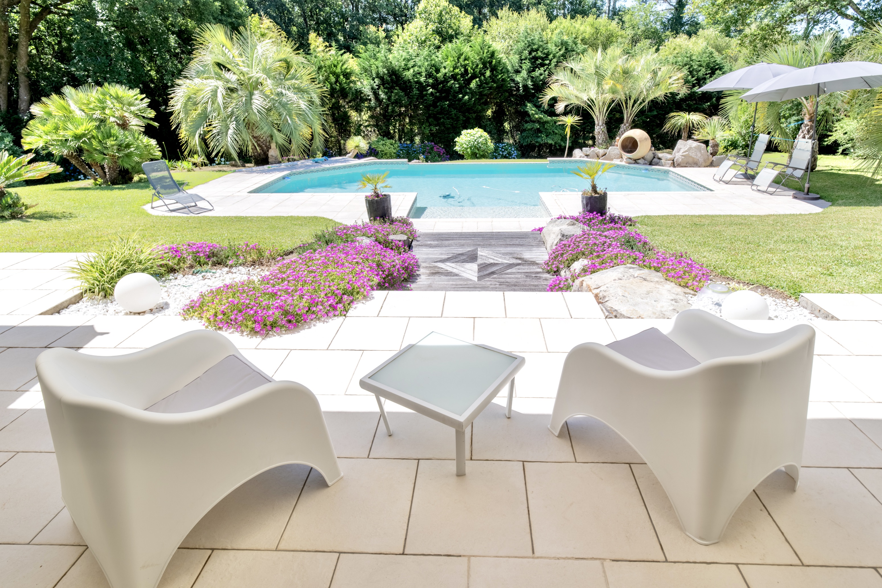 &ldquo;Atherton Modern Oasis&rdquo; For Sale 4km Hossegor &amp; Seignosse Beaches, quiet and private location, superb 5 bed / 3 bath contemporary gem, tons of natural light &amp; 4000 sq. m. of beautifully landscaped garden&hellip; &pound; 1,460,000.&nbsp;