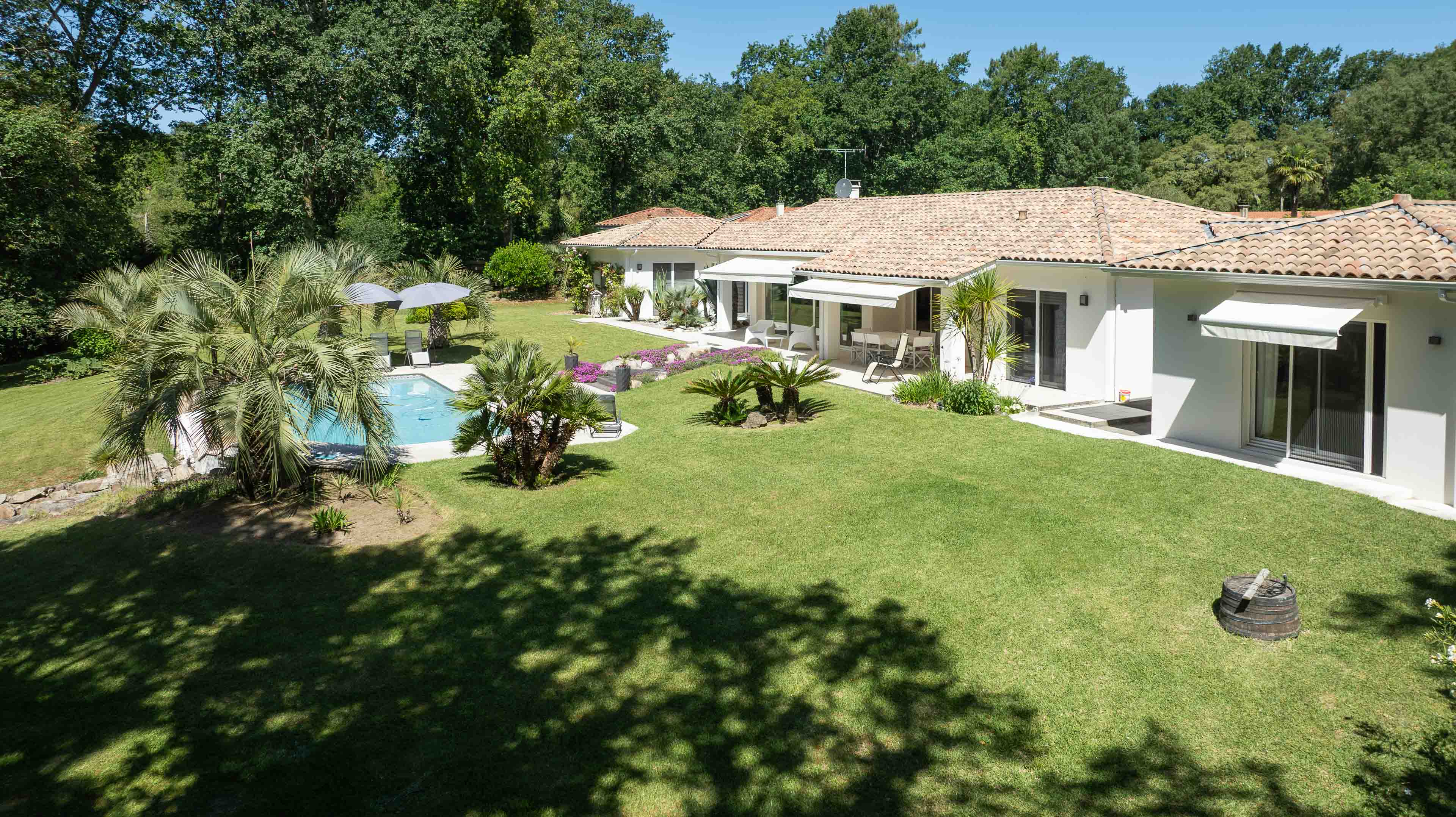 &ldquo;Atherton Modern Oasis&rdquo; For Sale 4km Hossegor &amp; Seignosse Beaches, quiet and private location, superb 5 bed / 3 bath contemporary gem, tons of natural light &amp; 4000 sq. m. of beautifully landscaped garden&hellip; &pound; 1,460,000.&nbsp;