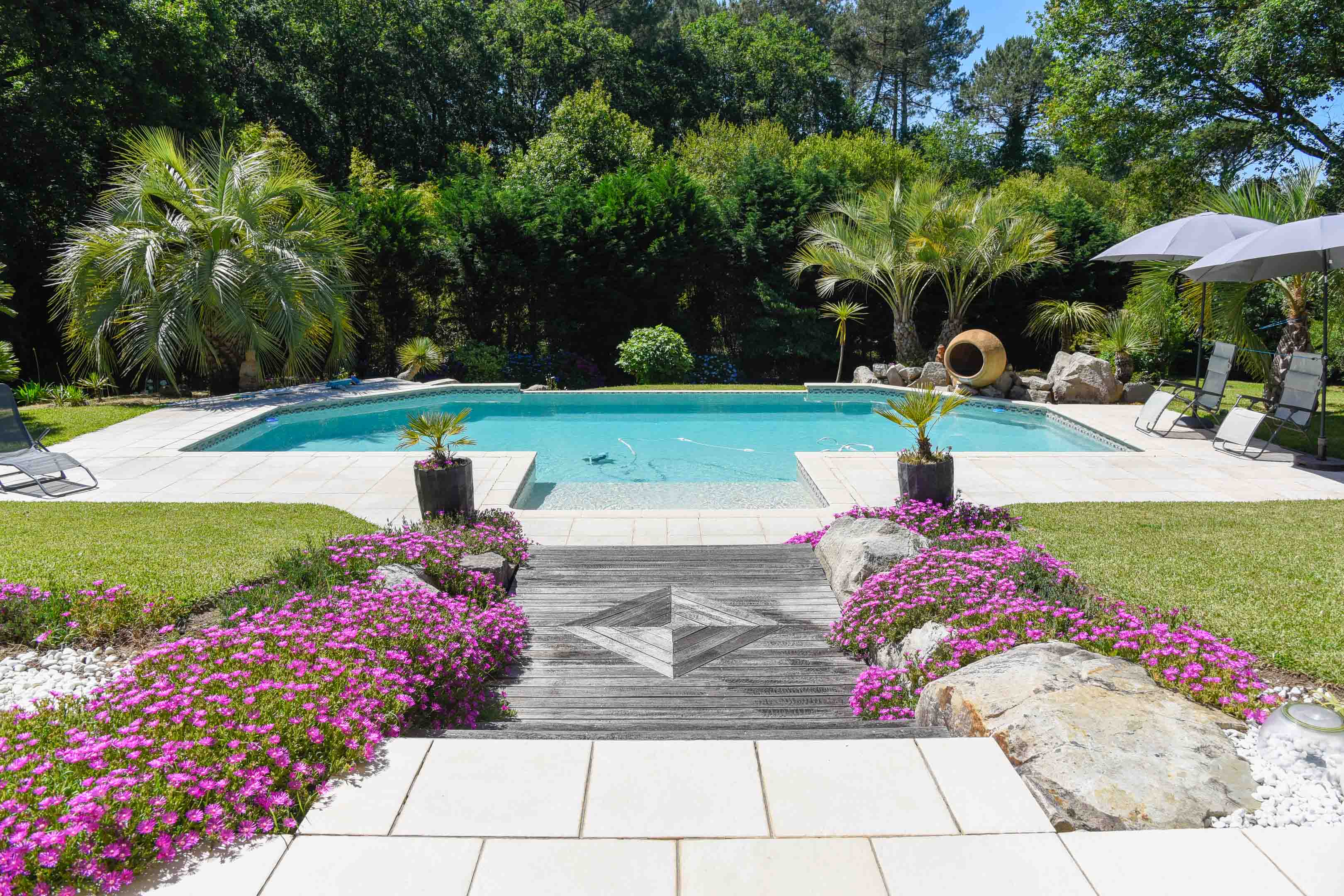 &ldquo;Atherton Modern Oasis&rdquo; For Sale 4km Hossegor &amp; Seignosse Beaches, quiet and private location, superb 5 bed / 3 bath contemporary gem, tons of natural light &amp; 4000 sq. m. of beautifully landscaped garden&hellip; &pound; 1,460,000.&nbsp;