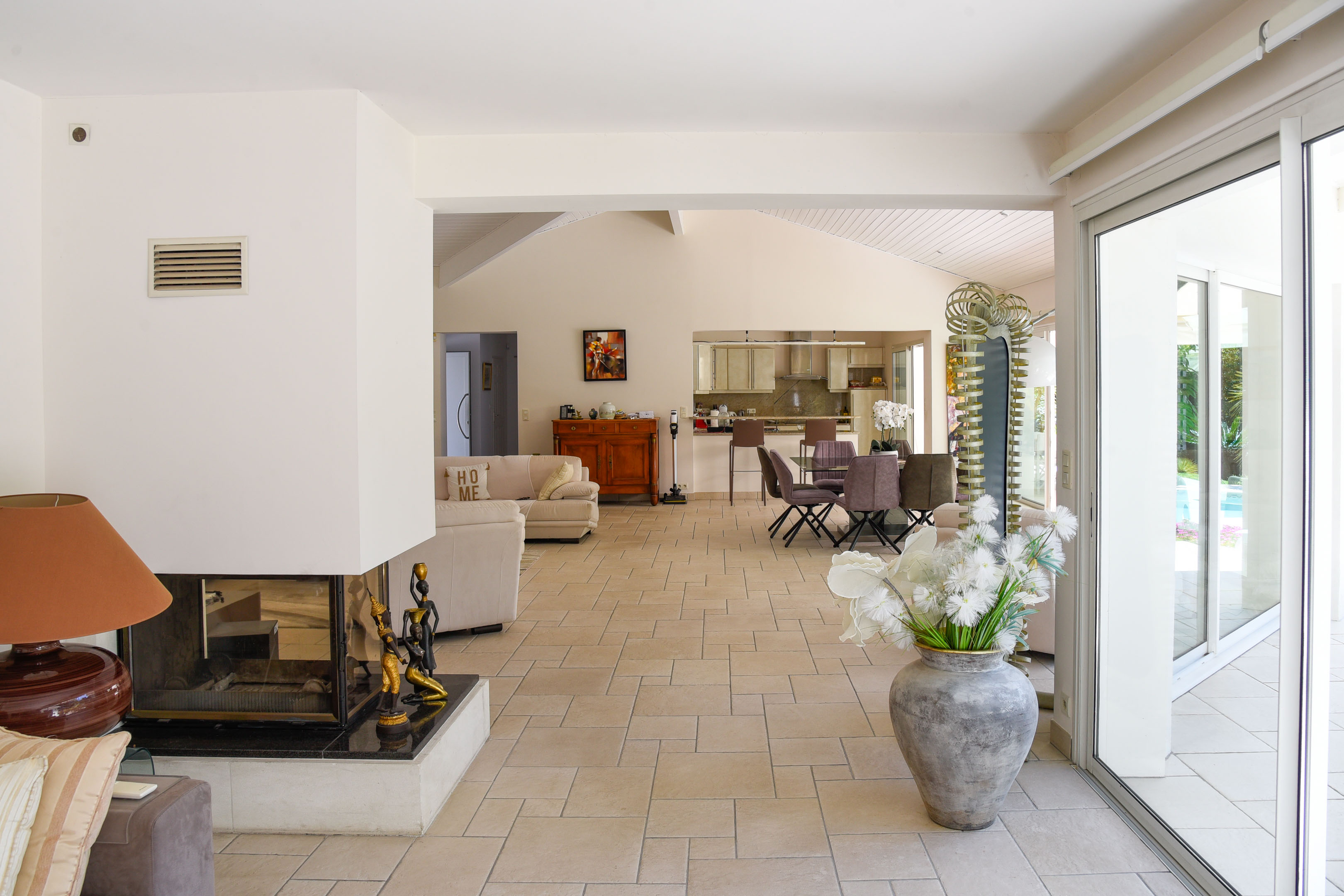 &ldquo;Atherton Modern Oasis&rdquo; For Sale 4km Hossegor &amp; Seignosse Beaches, quiet and private location, superb 5 bed / 3 bath contemporary gem, tons of natural light &amp; 4000 sq. m. of beautifully landscaped garden&hellip; &pound; 1,460,000.&nbsp;