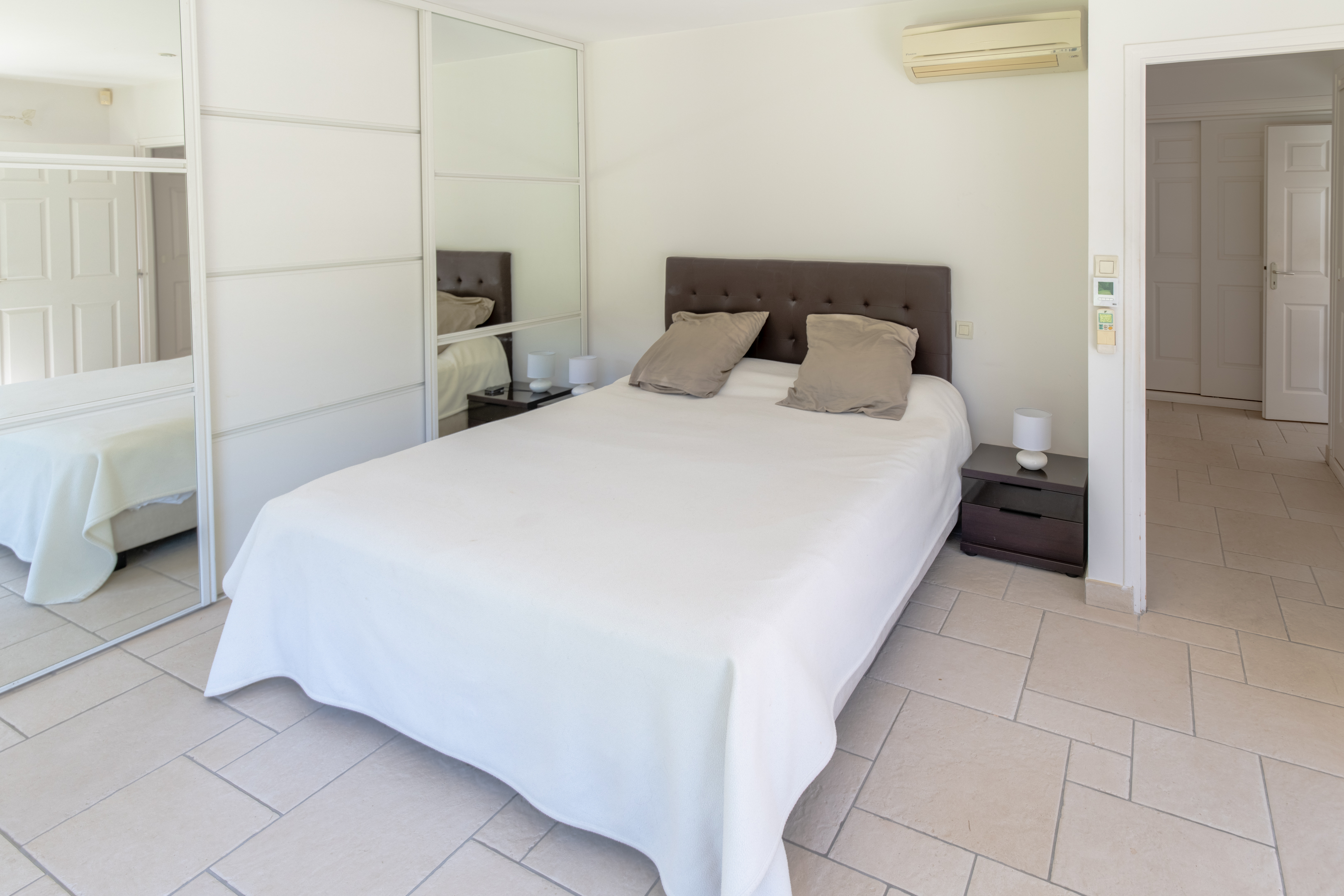 &ldquo;Atherton Modern Oasis&rdquo; A Vendre 4km Plages Hossegor &amp; Seignosse, situation calme et intimiste, somptueuse villa contemporaine 5ch / 3 bains, espace &amp; clart&eacute;, superbe parc paysager 4000m2&hellip; 1.690.000&euro;