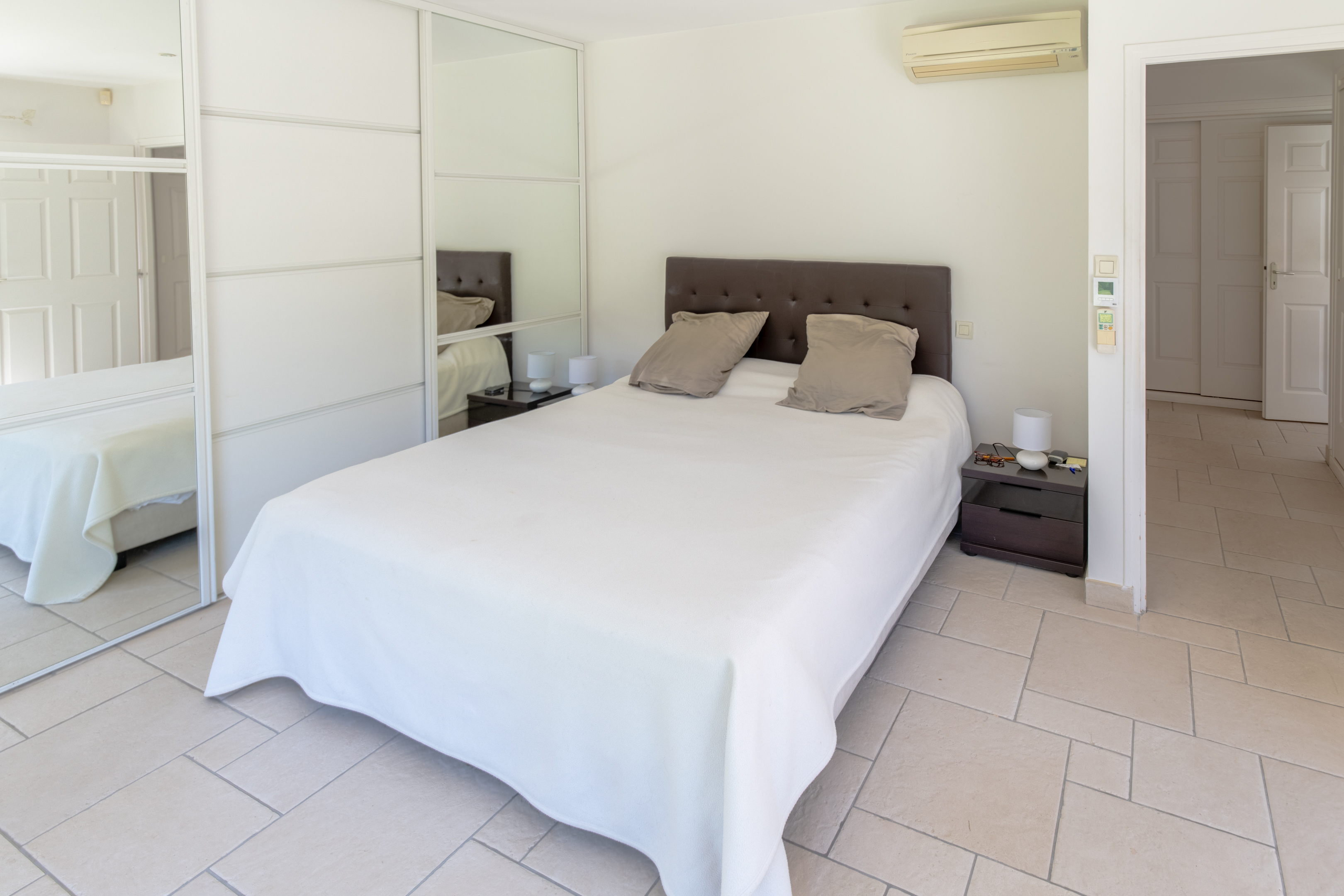 &ldquo;Atherton Modern Oasis&rdquo; For Sale 4km Hossegor &amp; Seignosse Beaches, quiet and private location, superb 5 bed / 3 bath contemporary gem, tons of natural light &amp; 4000 sq. m. of beautifully landscaped garden&hellip; &pound; 1,460,000.&nbsp;
