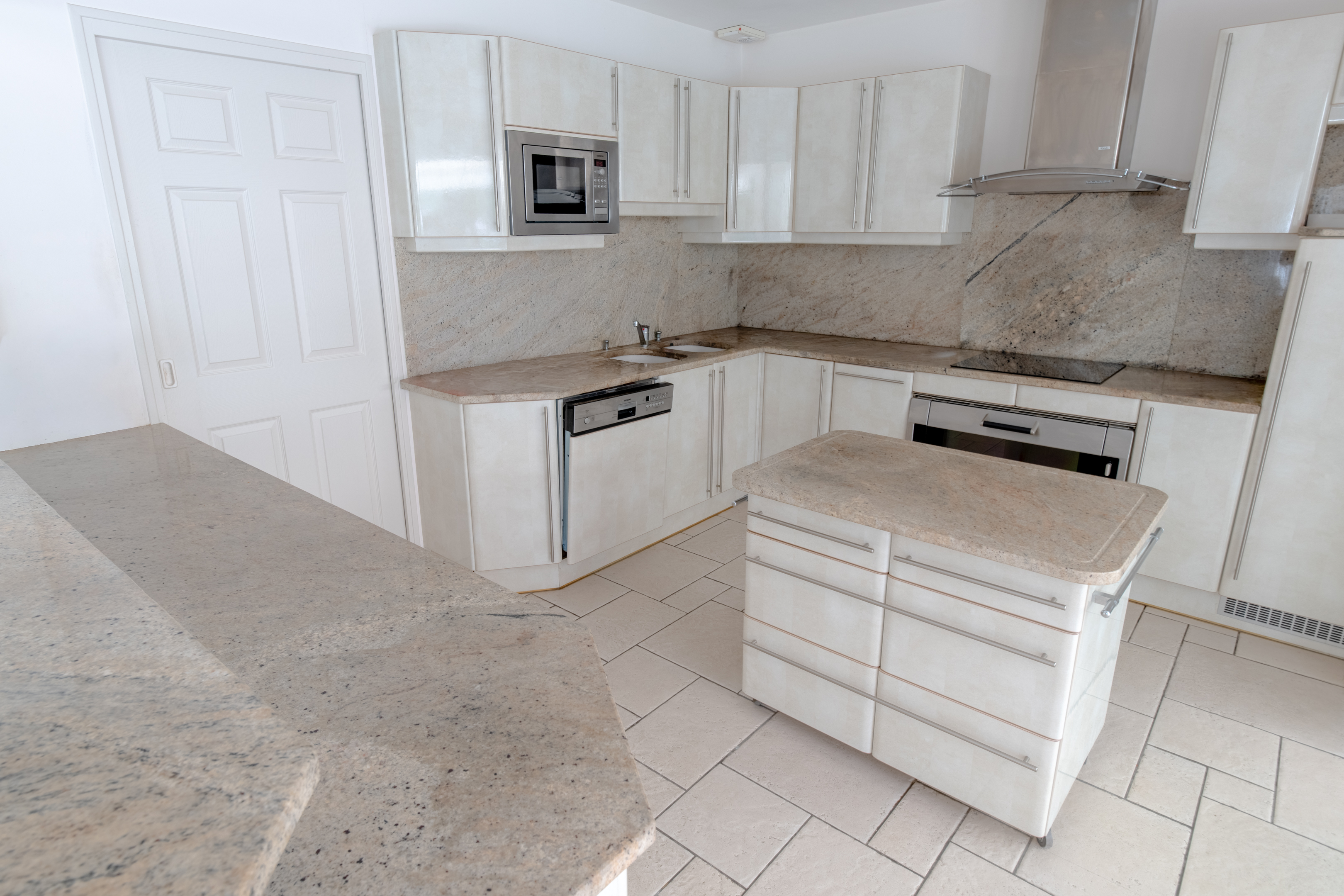 &ldquo;Atherton Modern Oasis&rdquo; A Vendre 4km Plages Hossegor &amp; Seignosse, situation calme et intimiste, somptueuse villa contemporaine 5ch / 3 bains, espace &amp; clart&eacute;, superbe parc paysager 4000m2&hellip; 1.690.000&euro;