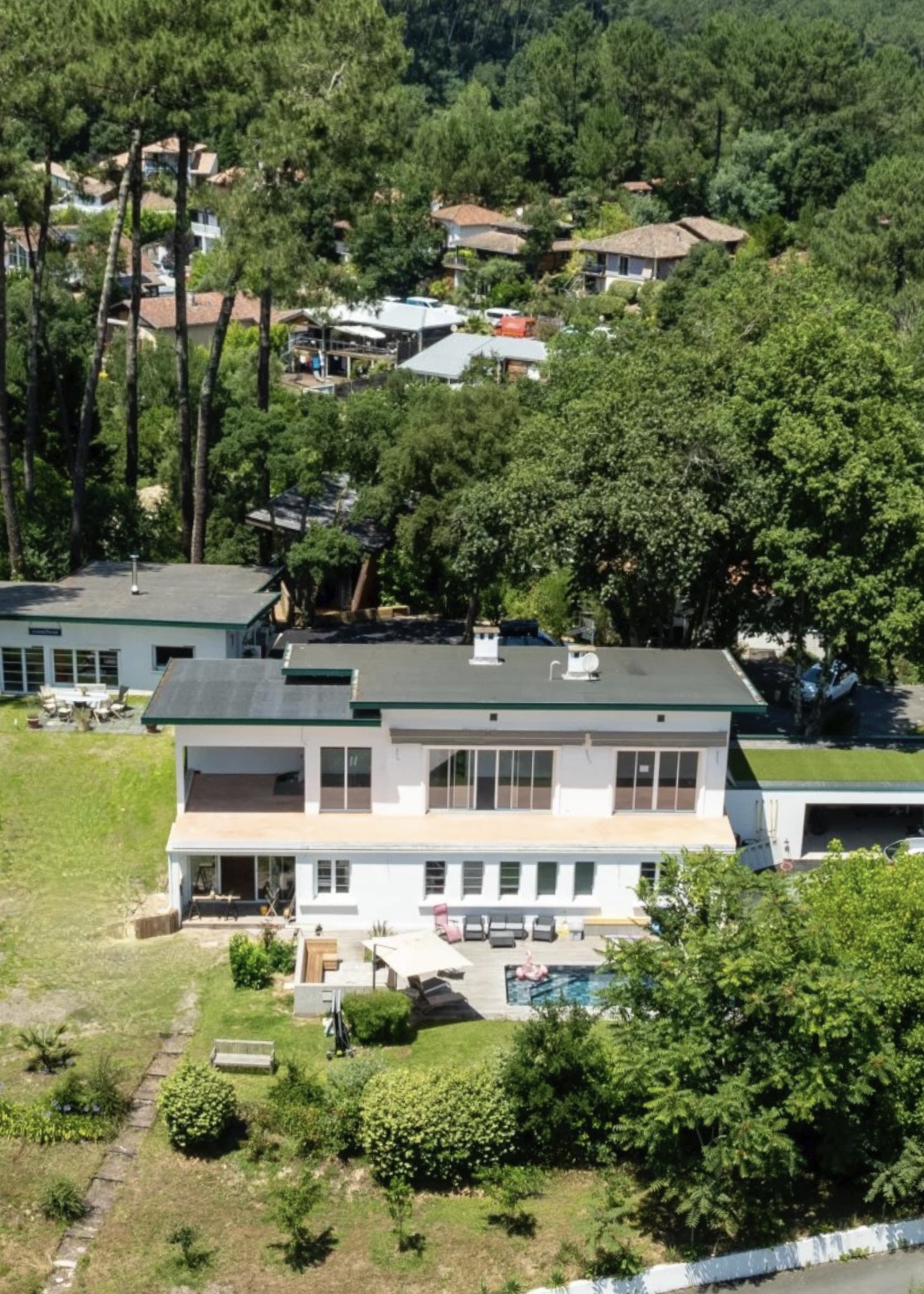 &ldquo;GoodYear Lodge&rdquo; For Sale 4km Hossegor, golf &amp; beaches by bicycle, unique and original property comprising of 3 newly refurbished villas on 3500 sq. m. of land with heated swimming pool - absolute must see!&hellip; &pound; 2,750000